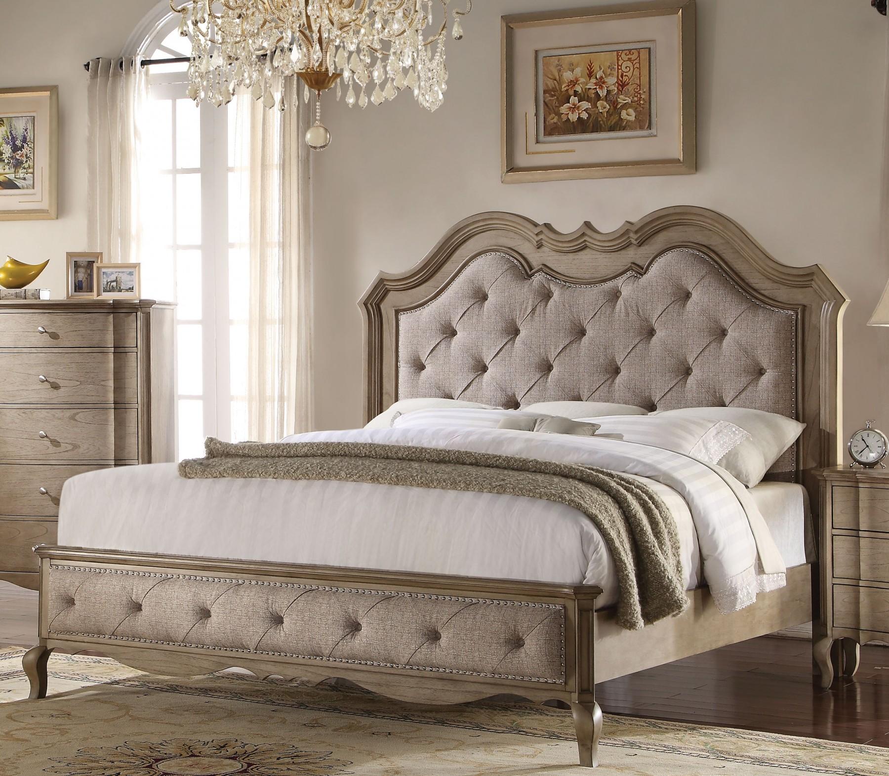 

    
Beige Fabric & Antique Taupe King Bed 26047EK Chelmsford Acme Classic
