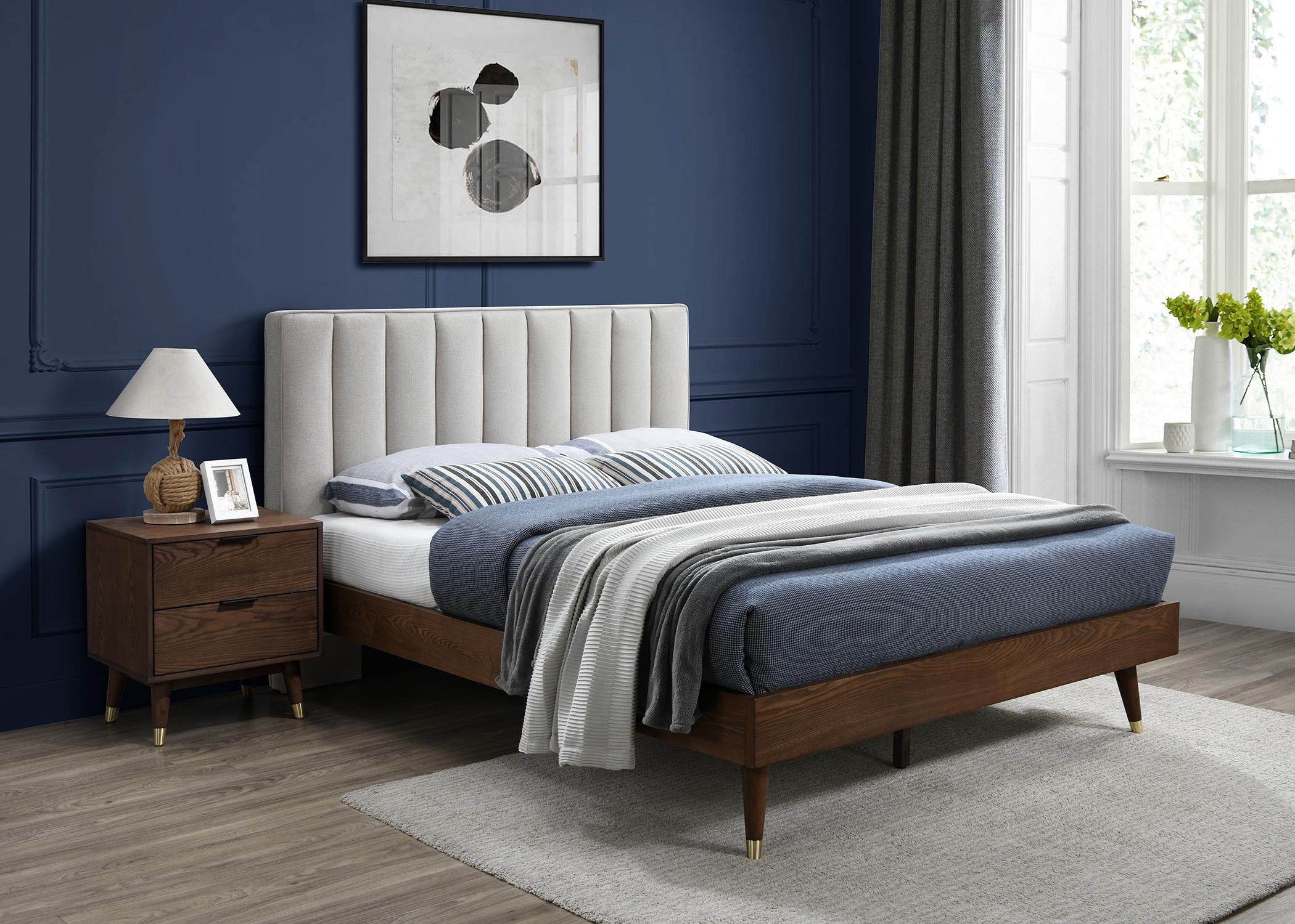 

    
VanceBeige-K Meridian Furniture Platform Bed
