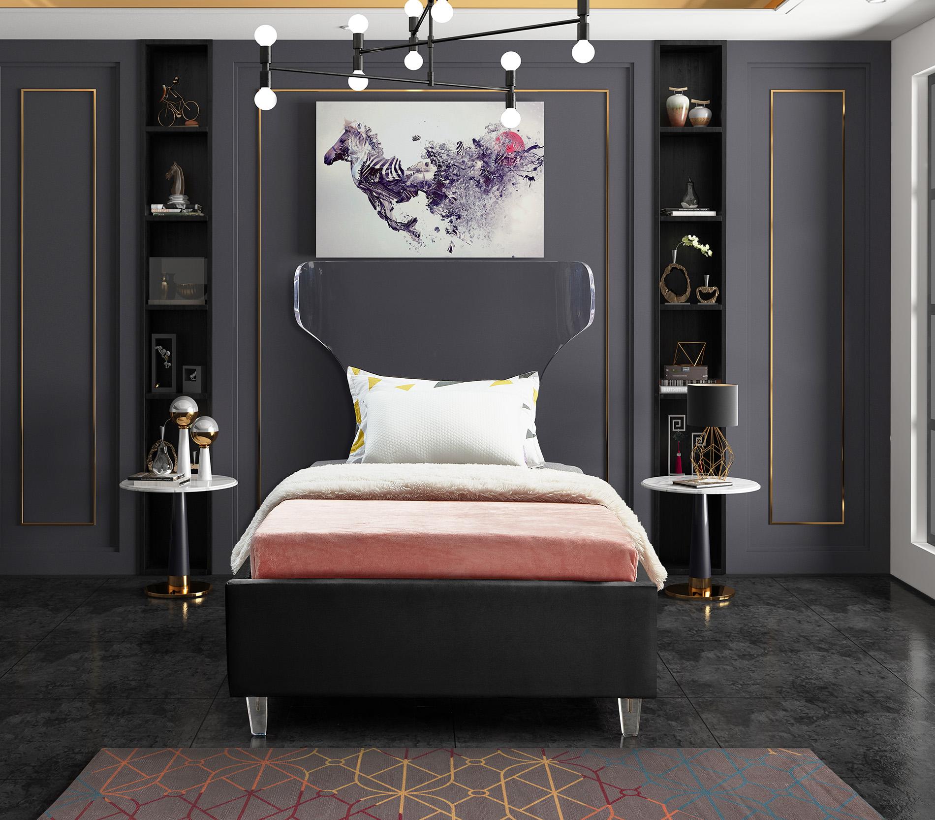 

    
GhostBlack-T Meridian Furniture Platform Bed
