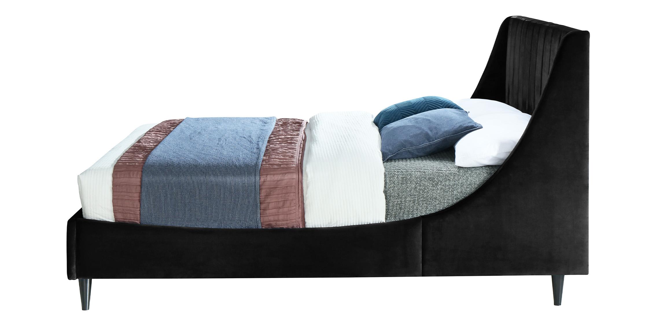 

    
EvaBlack-F Meridian Furniture Platform Bed
