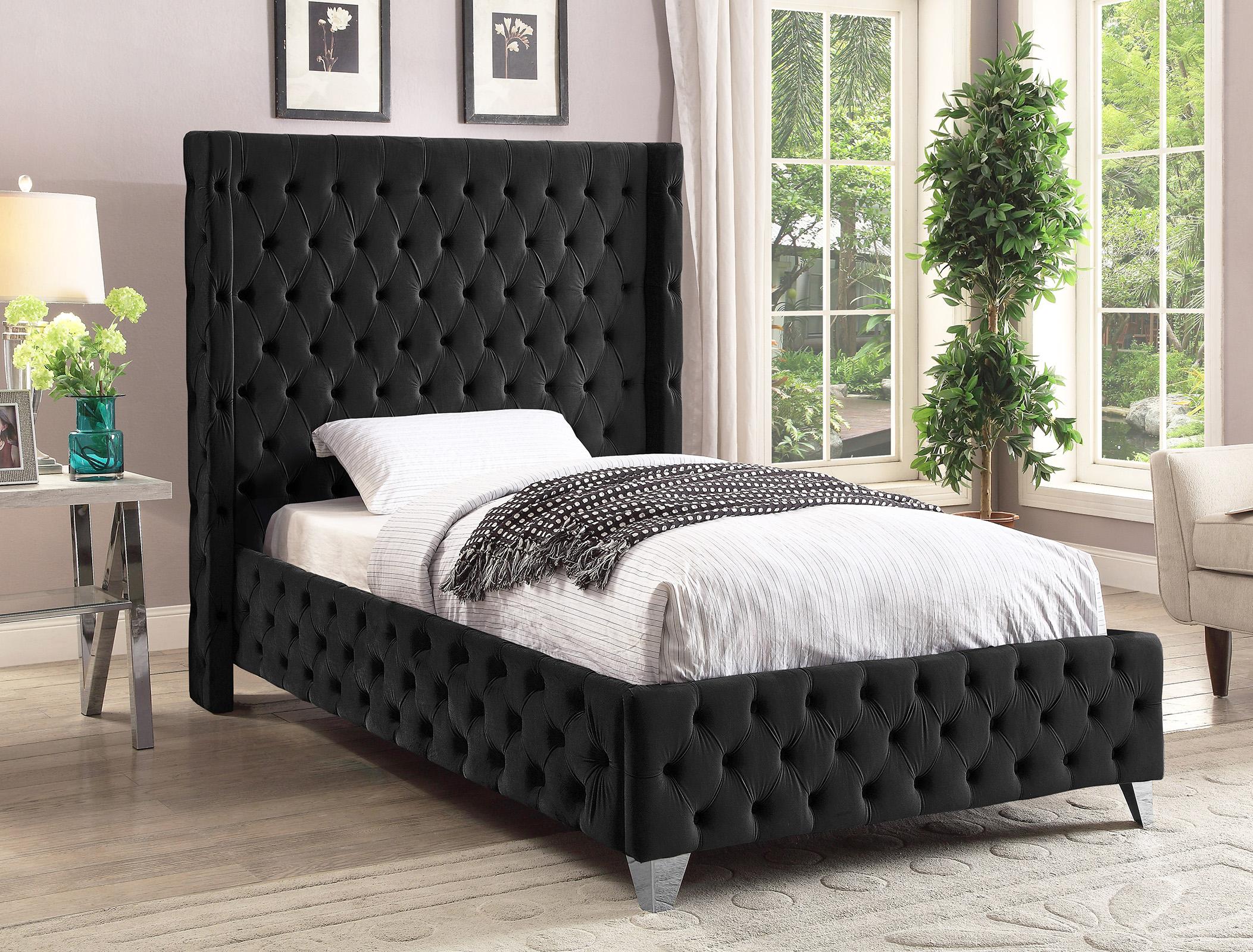

    
Meridian Furniture SAVAN SavanBlack-T Platform Bed Chrome/Gold/Black SavanBlack-T
