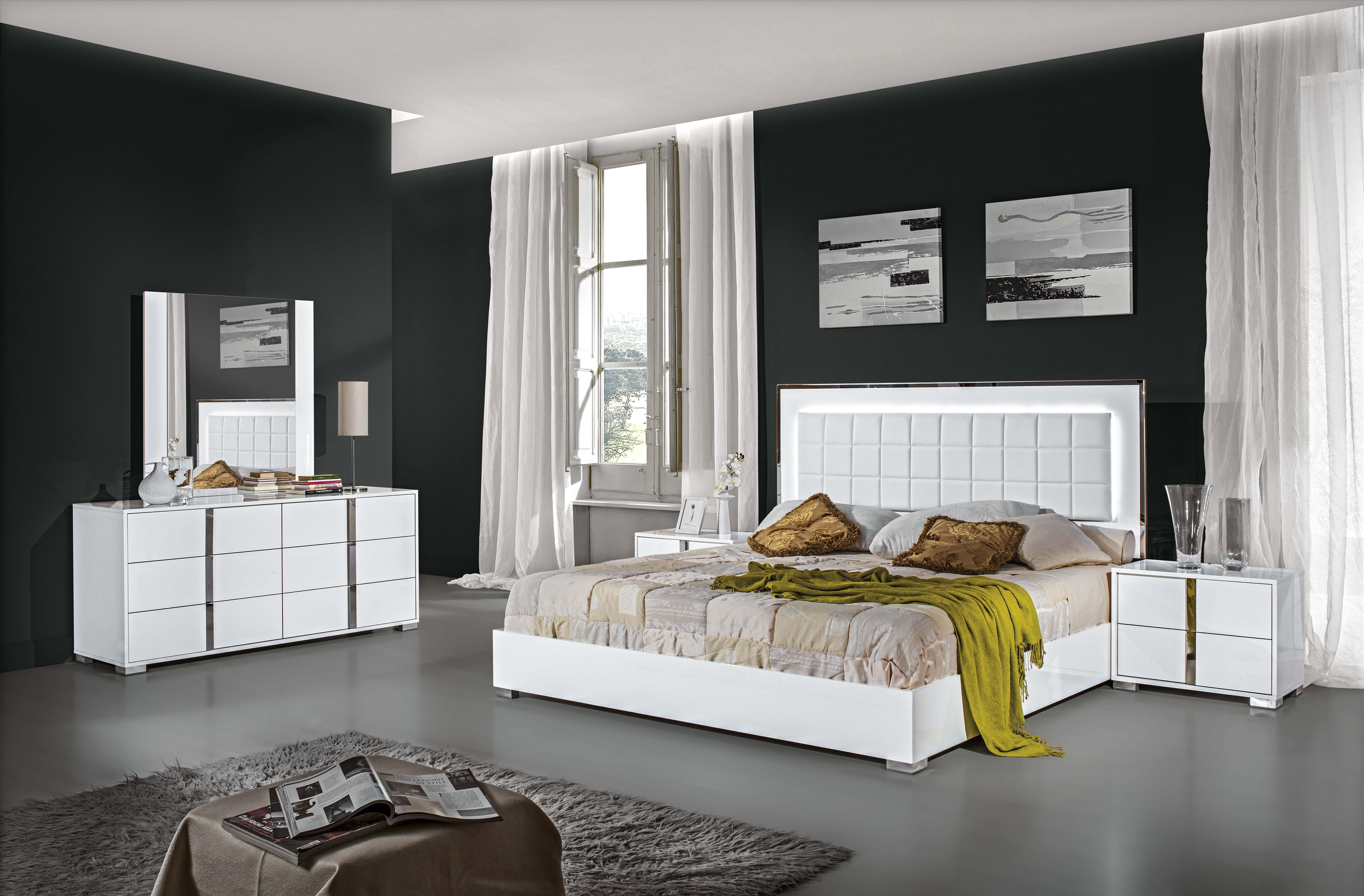 Contemporary Platform Bedroom Set Alice 15545-EK-5PC in White Leatherette