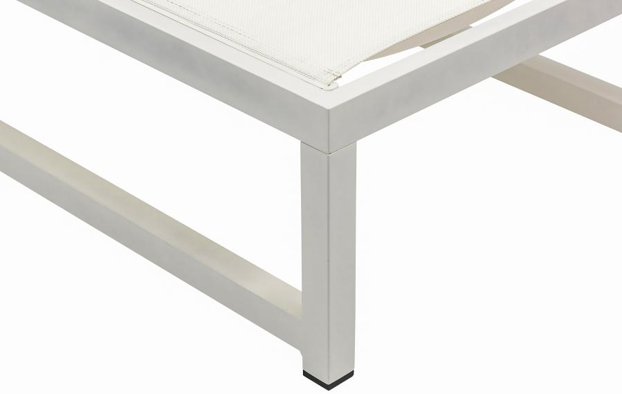 

    
 Order  Contemporary White/Cream Aluminium Chaise Lounge Meridian Furniture Maldives 347Cream-CL
