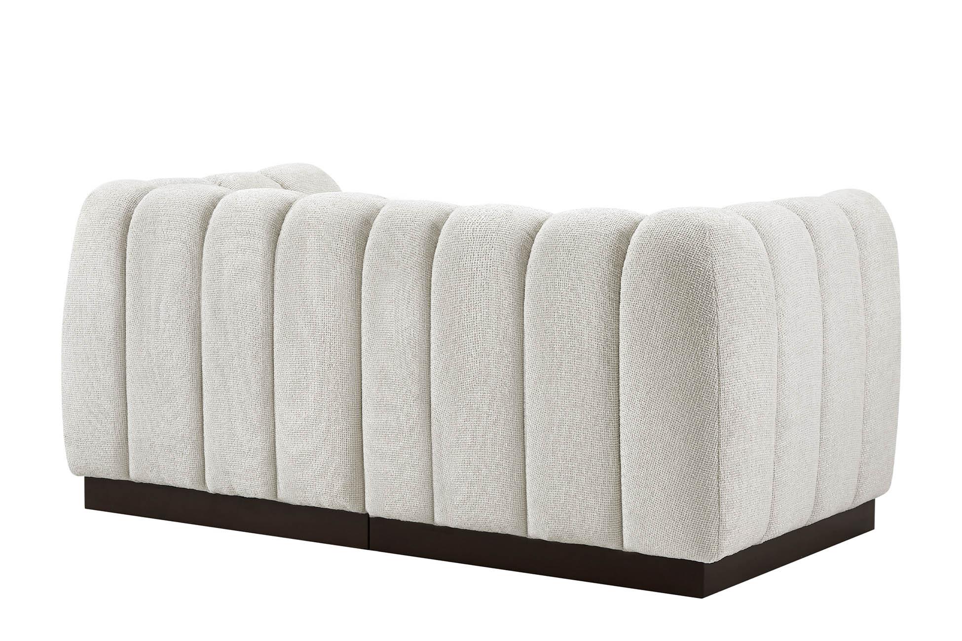 

    
124Cream-S69 Meridian Furniture Modular Sofa
