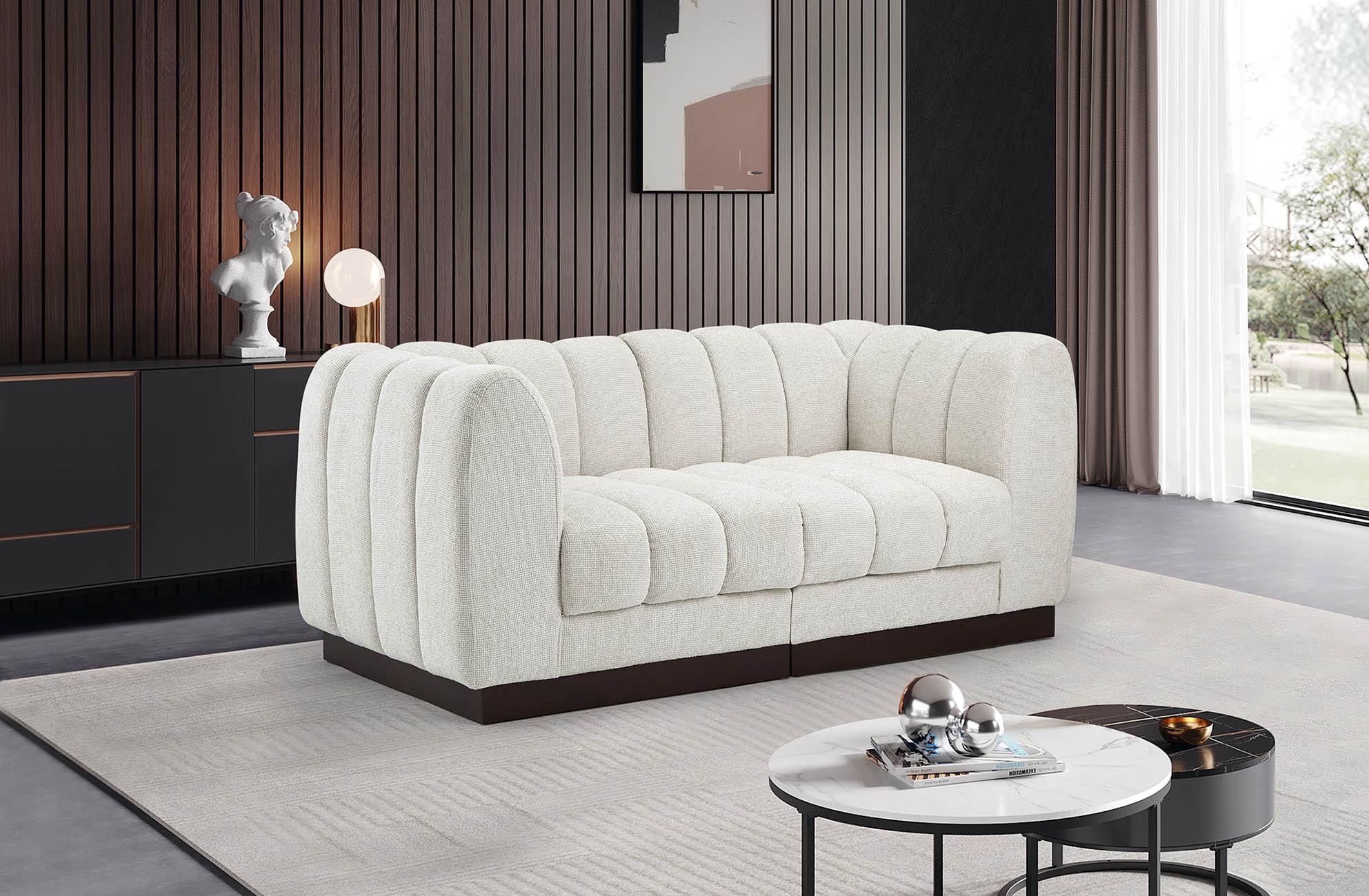 

    
Cream Chenille Modular Sofa QUINN 124Cream-S69 Meridian Contemporary Modern
