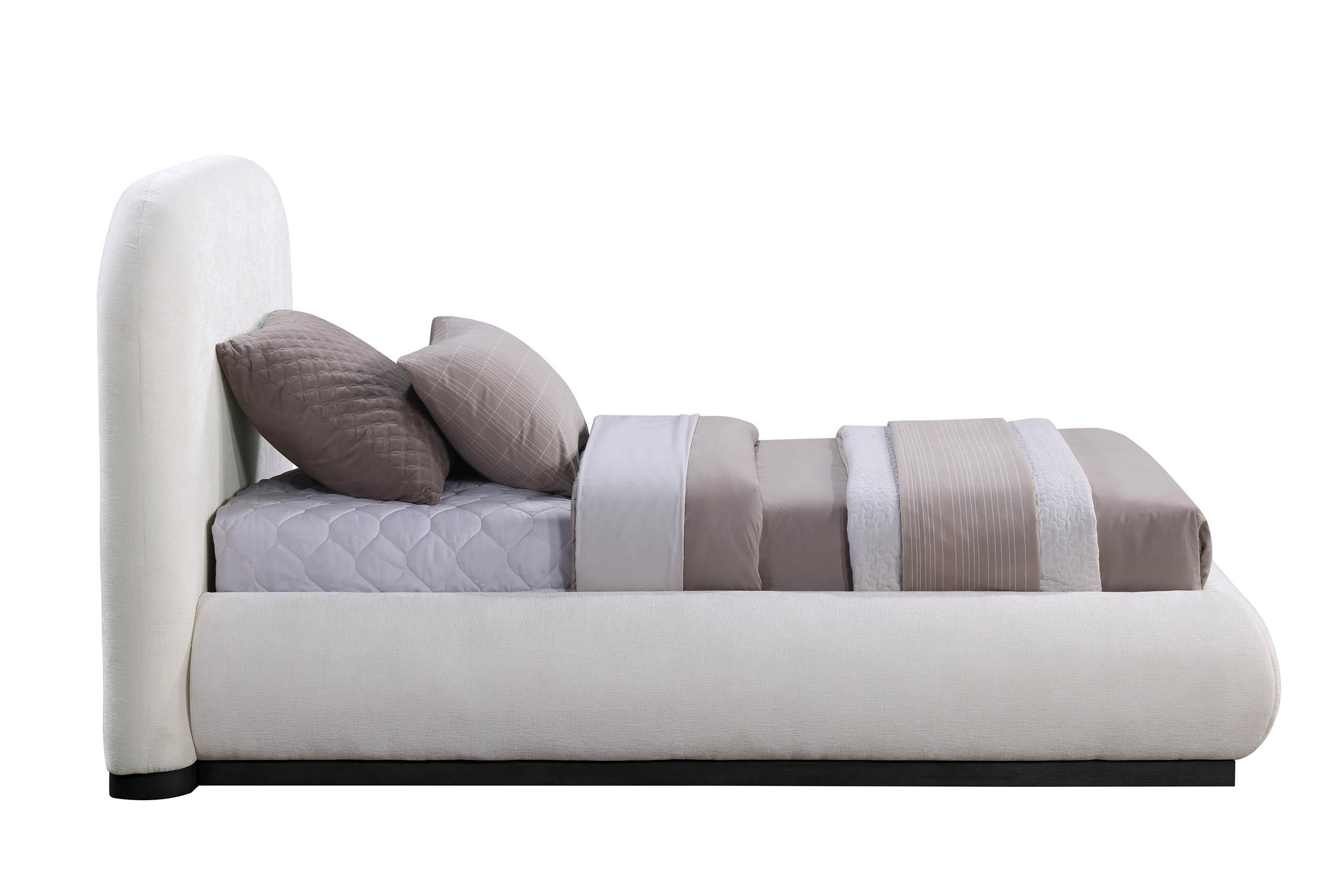 

        
Meridian Furniture VAUGHN B1214Cream-T Platform Bed Cream Chenille 094308301877
