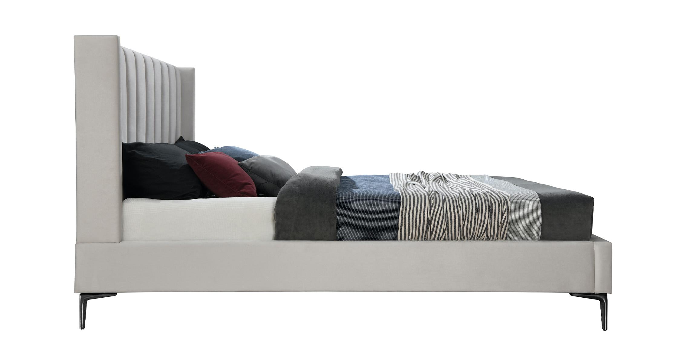 

    
NadiaCream-F Meridian Furniture Platform Bed
