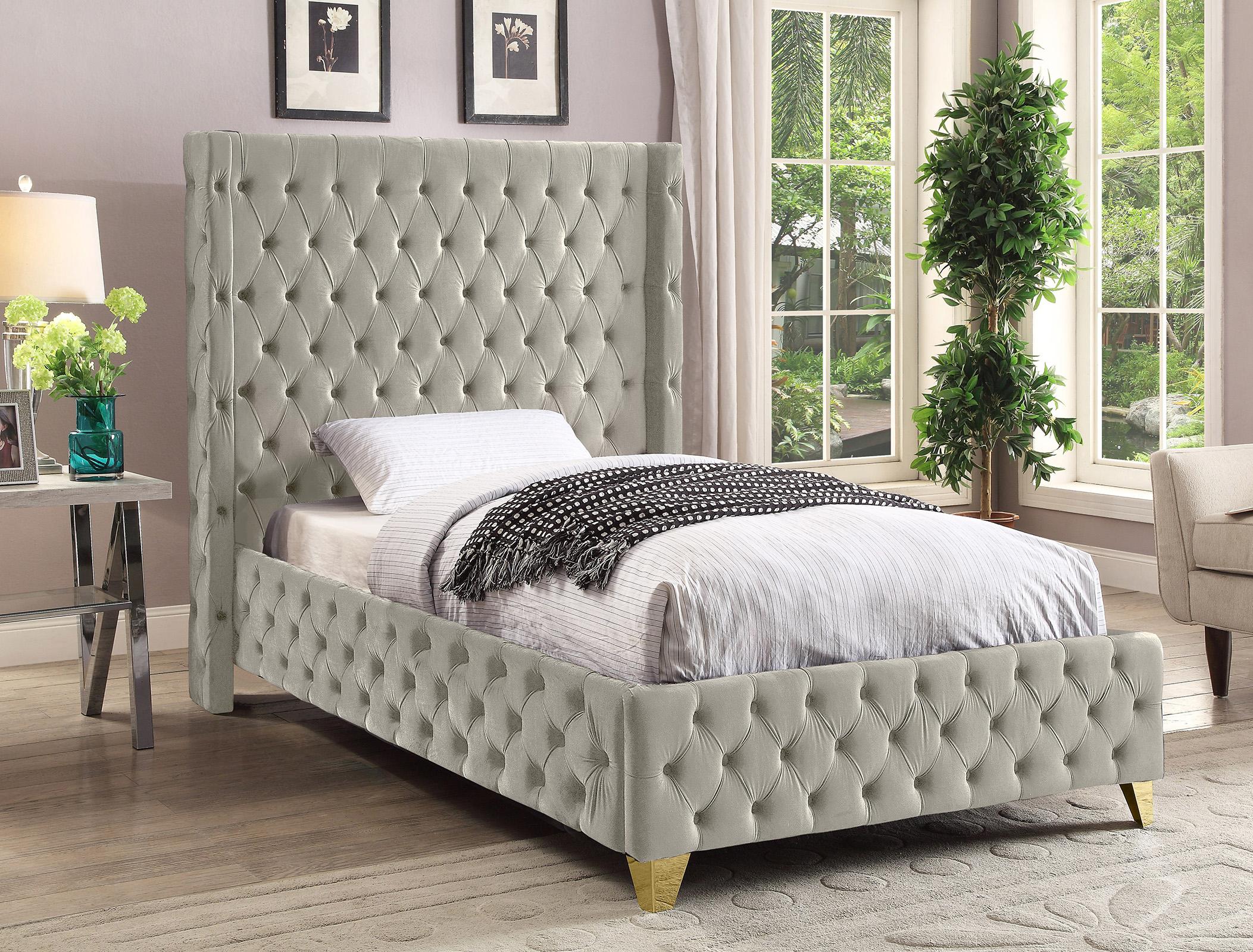 

    
Meridian Furniture SAVAN SavanCream-T Platform Bed Chrome/Cream/Gold SavanCream-T
