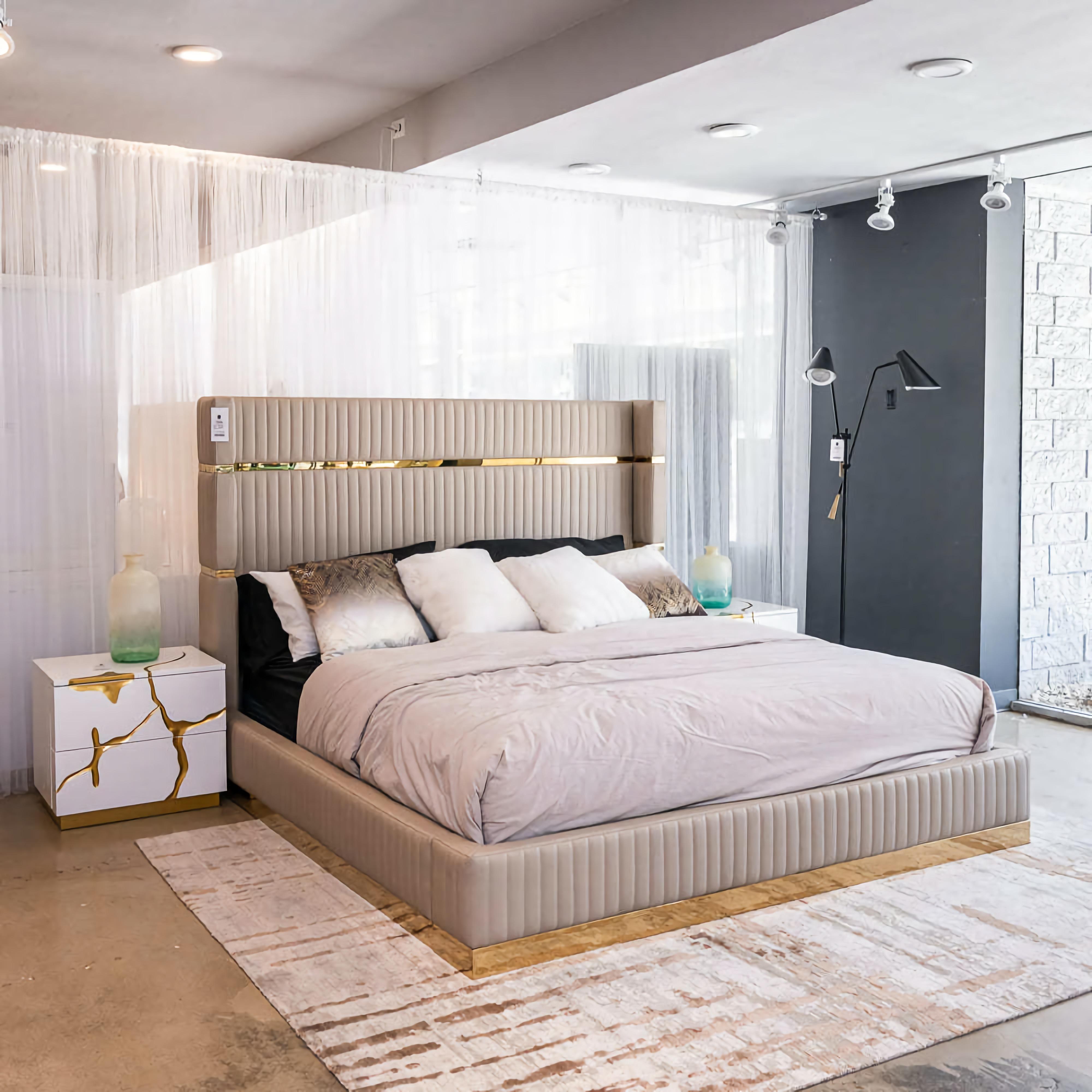 

                    
Buy Glam Beige Leather & Gold Queen Platform  Bedroom Set 3Pcs by Modrest Sterling
