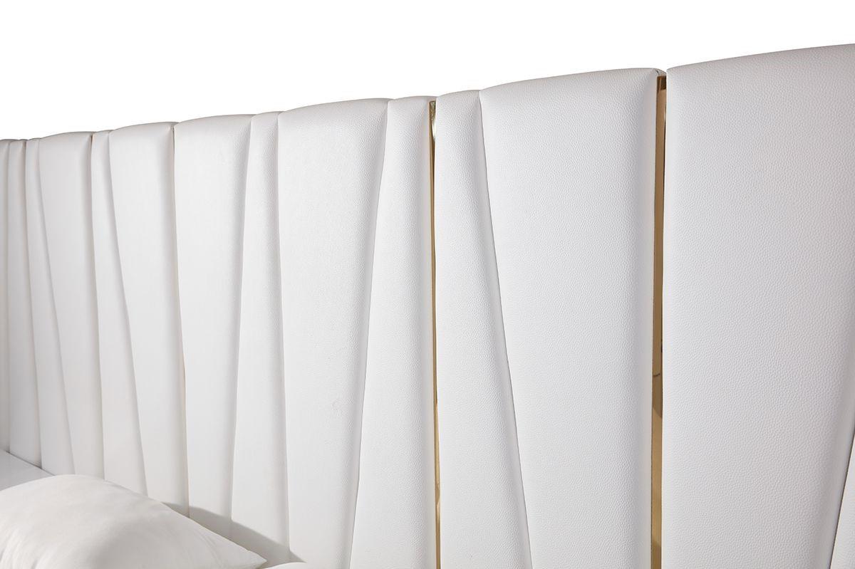 

    
VIG Furniture Nixa Panel Bedroom Set White VGVCBD1909-BLK-BED-2NS-SET
