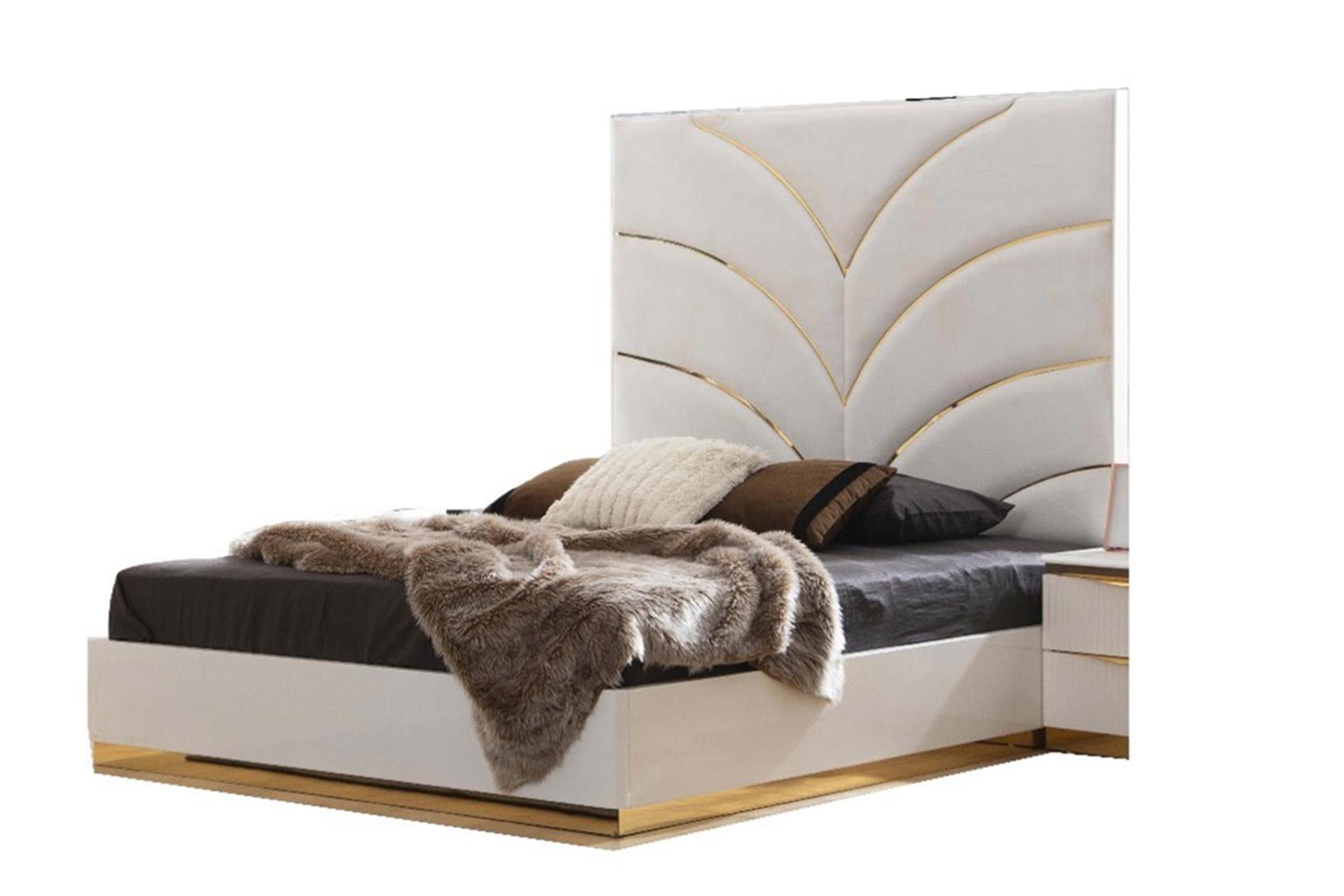 

    
Galaxy Home Furniture LAURA Platform Bed White/Gold LAURA-Q-Bed

