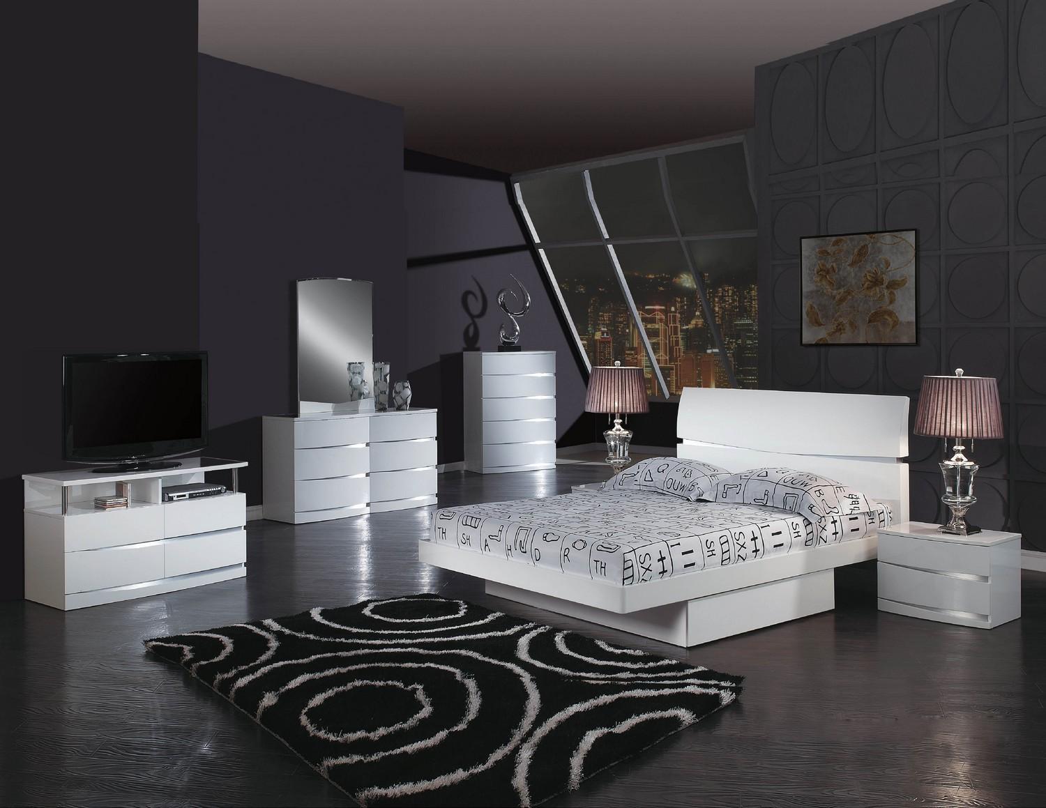 

    
White High Gloss Finish Storage Queen Bedroom Set 4Pcs Wynn Global United
