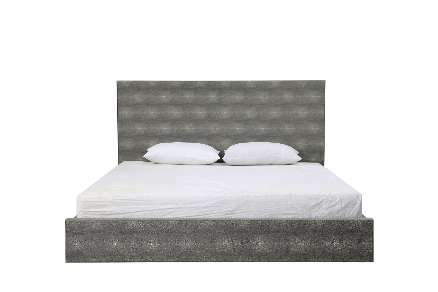 

    
Gray Shagreen Panel King Bedroom Set 3Pcs  by VIG Modrest Dynasty
