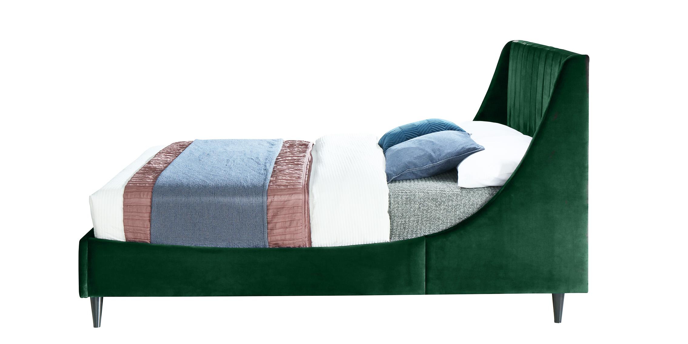 

    
EvaGreen-K Meridian Furniture Platform Bed

