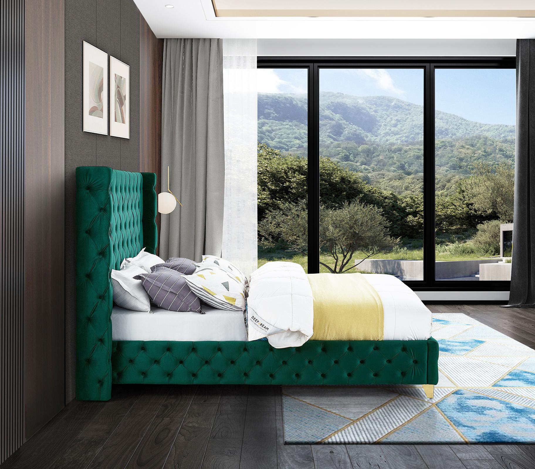 

        
Meridian Furniture SAVAN SavanGreen-K Platform Bed Chrome/Green/Gold Velvet 094308255156
