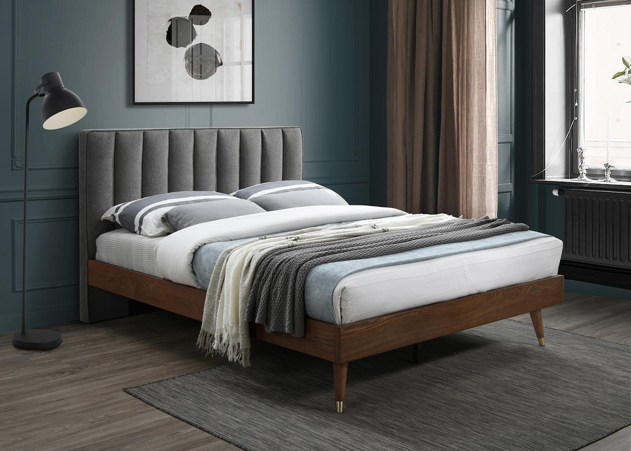 

    
VanceGrey-K Meridian Furniture Platform Bed
