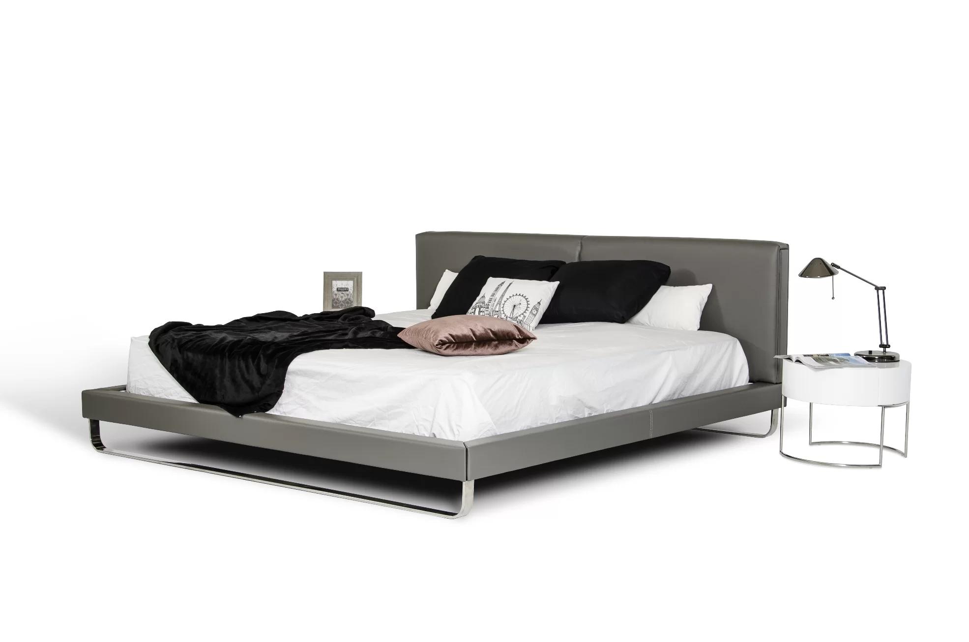 

    
Grey Leatherette Queen Platform Bedroom Set 3Pcs by VIG Modrest Ramona
