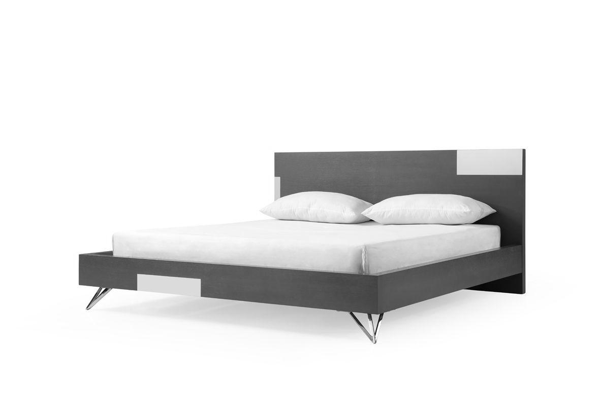 

    
VIG Furniture Nicola Panel Bedroom Set Gray VGVCBD1708-GRYOAK-Q-3pcs
