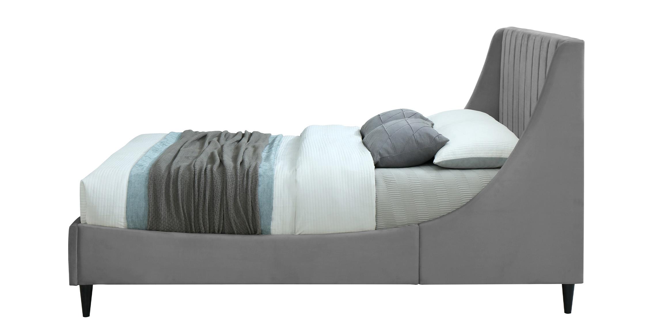 

    
EvaGrey-F Meridian Furniture Platform Bed
