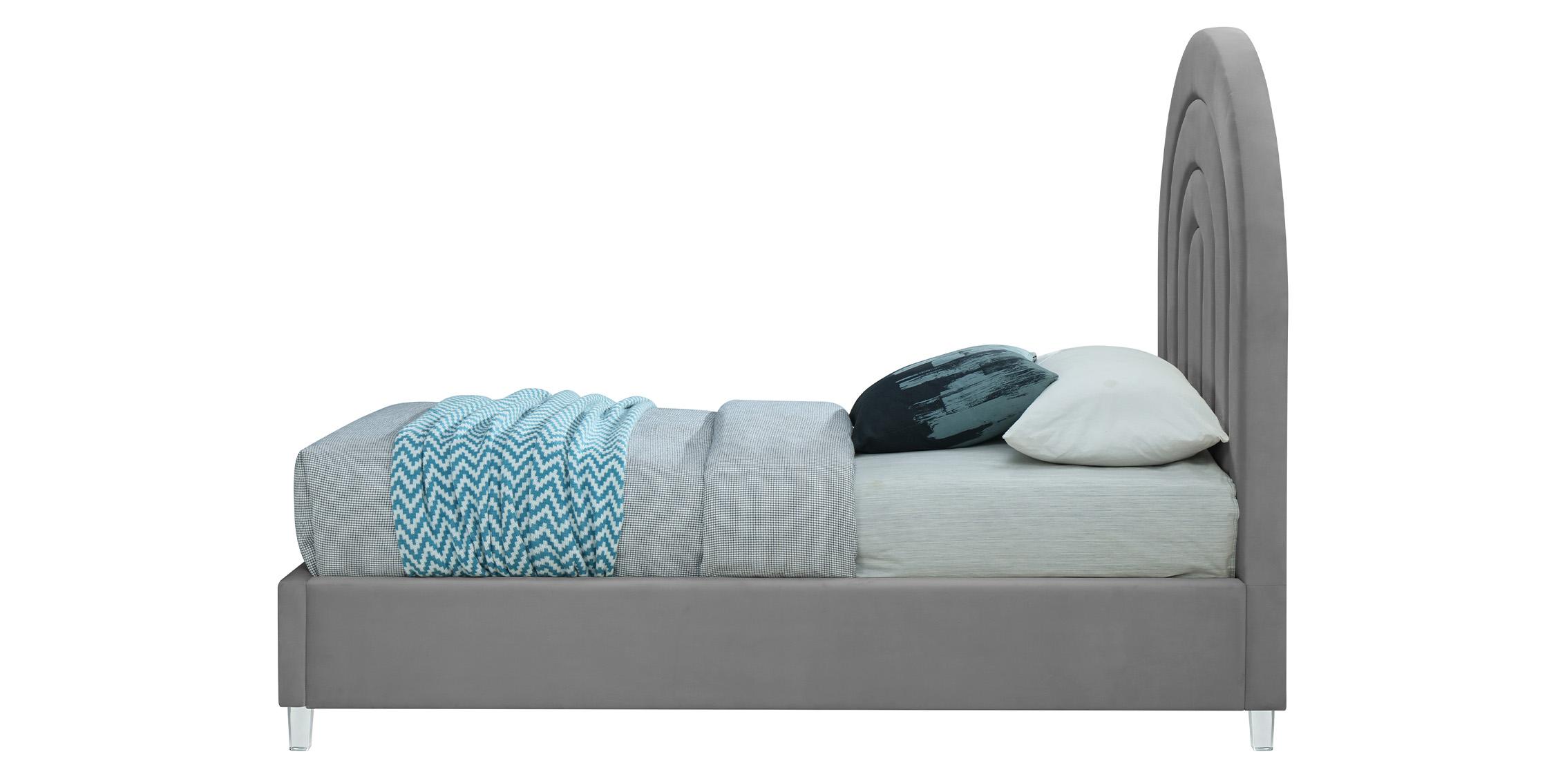 

    
RainbowGrey-T Meridian Furniture Platform Bed
