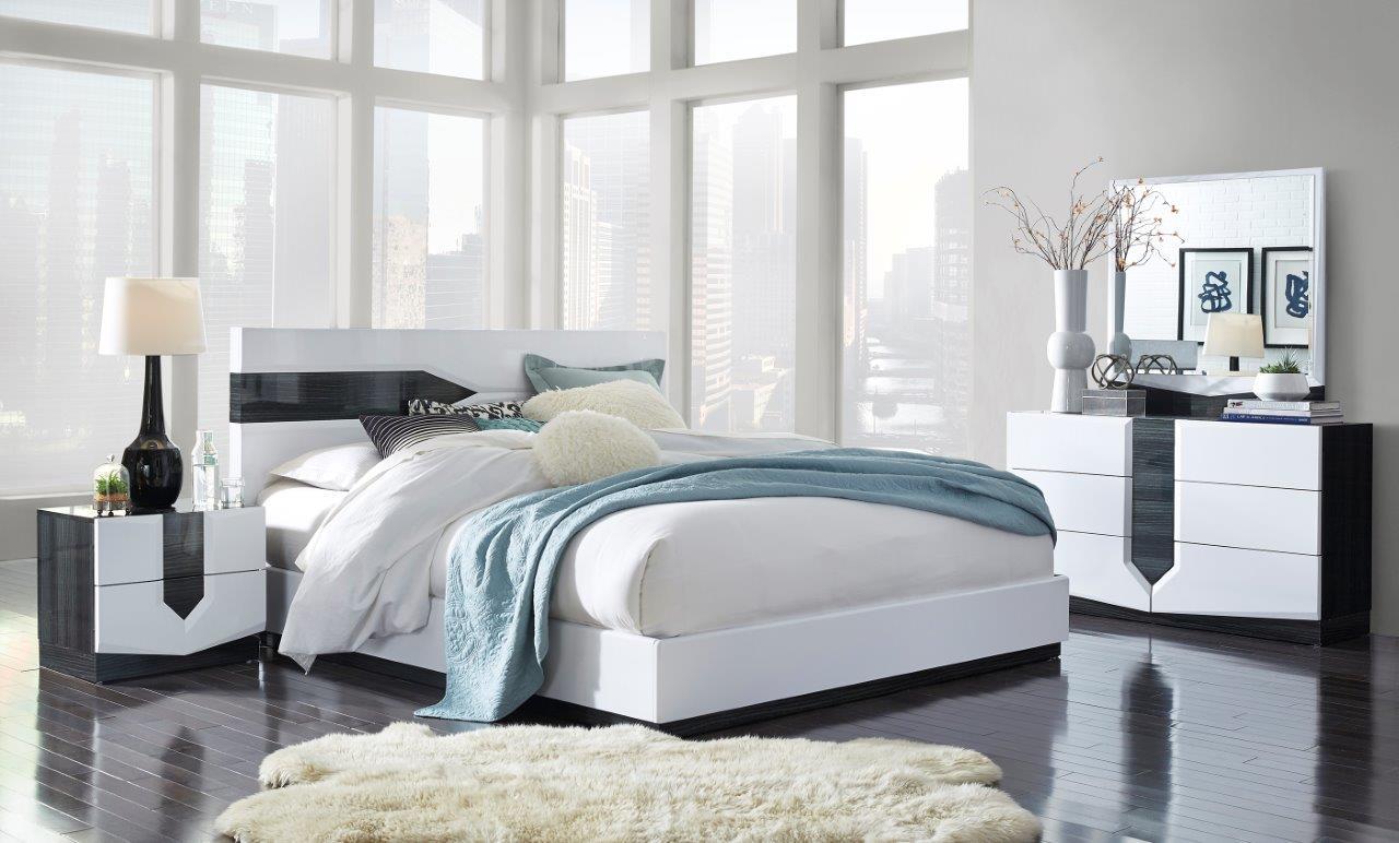 

    
HUDSON Modern High-gloss White Finish King  Bedroom w/ Chest Set 5Pcs  Global US
