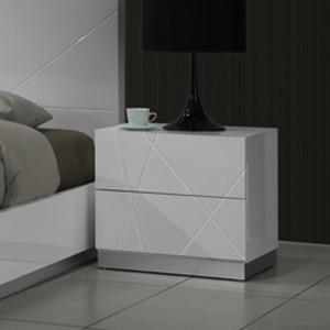 

    
J&M Furniture Naples Platform Bedroom Set White SKU17686-EK-Set-3
