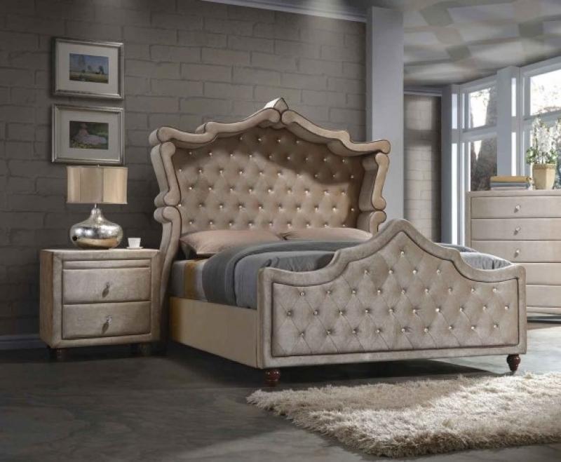 

    
Meridian Diamond Canopy King Size Bedroom Set 3Pcs in Golden Beige Contemporary
