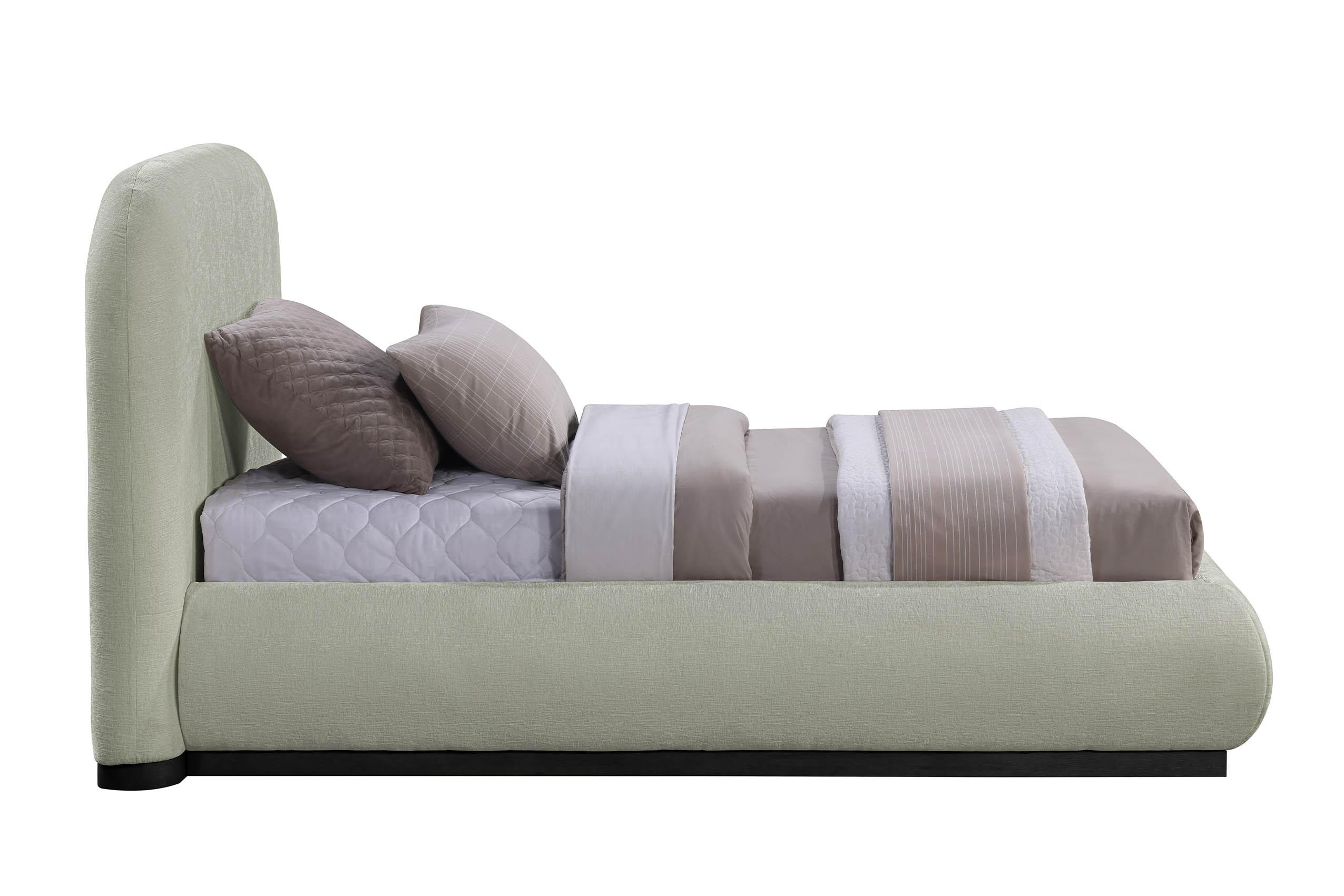 

        
Meridian Furniture VAUGHN B1214Mint-T Platform Bed Mint Chenille 094308301914
