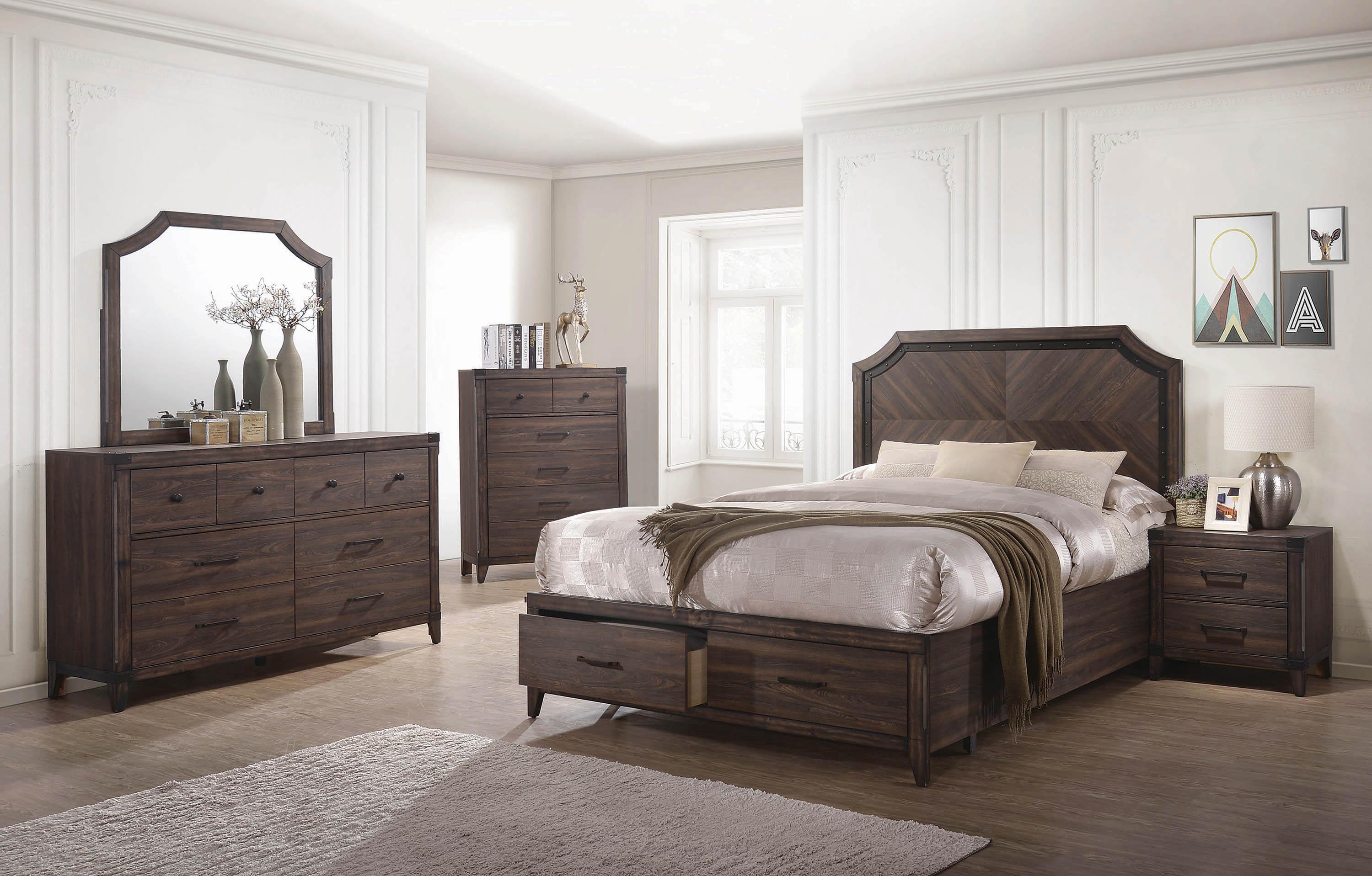 

    
Modern Gray Wood E king bed Richmond by Coaster
