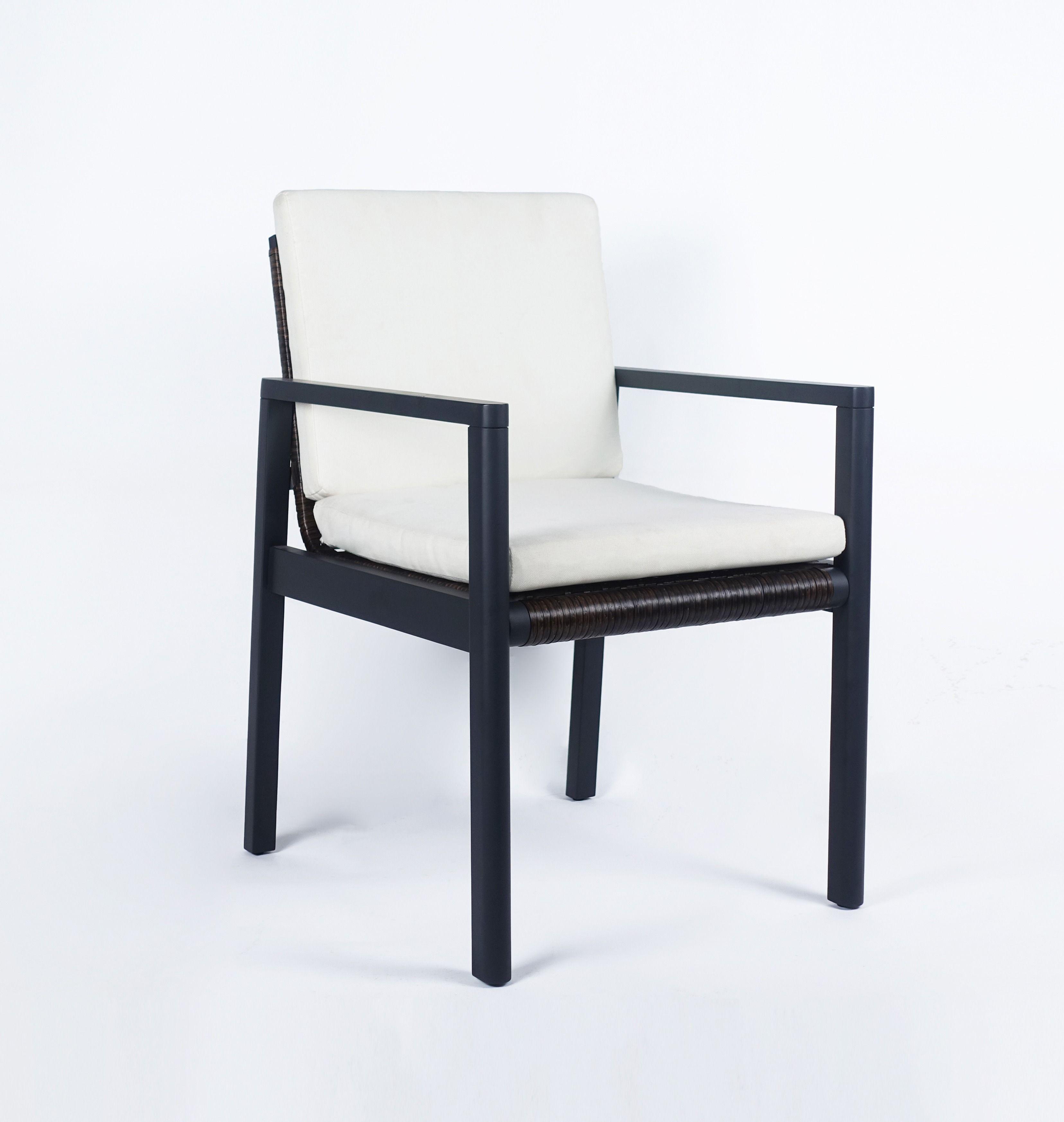 

    
Modern White Acacia Wood Outdoor Dining Chair Set 2PCS VIG Furniture Renava Cuba VGPD-296.57-DT-SET-2PCS
