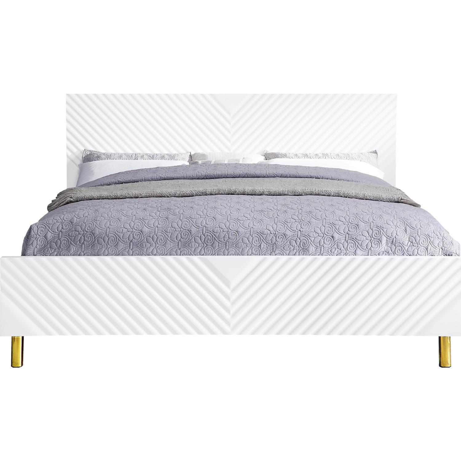 Modern, Casual Queen Bed Gaines BD01034Q in White 
