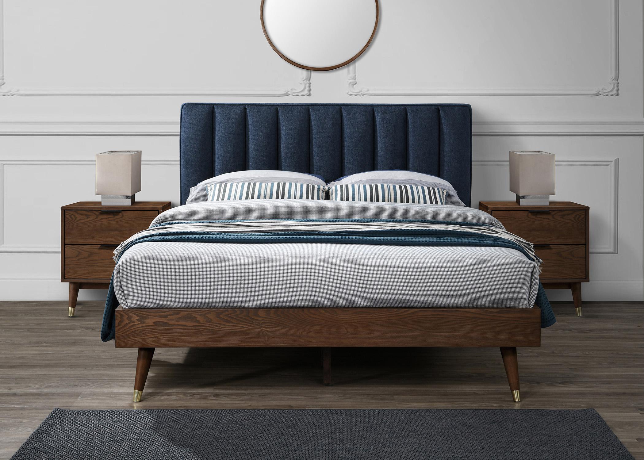 

        
Meridian Furniture VANCE Navy-K Platform Bed Navy/Walnut Fabric 704831407488
