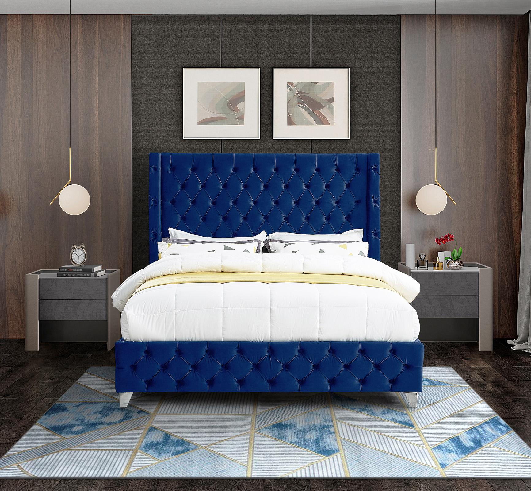 

    
Meridian Furniture SAVAN SavanNavy-K Platform Bed Chrome/Navy/Gold SavanNavy-K
