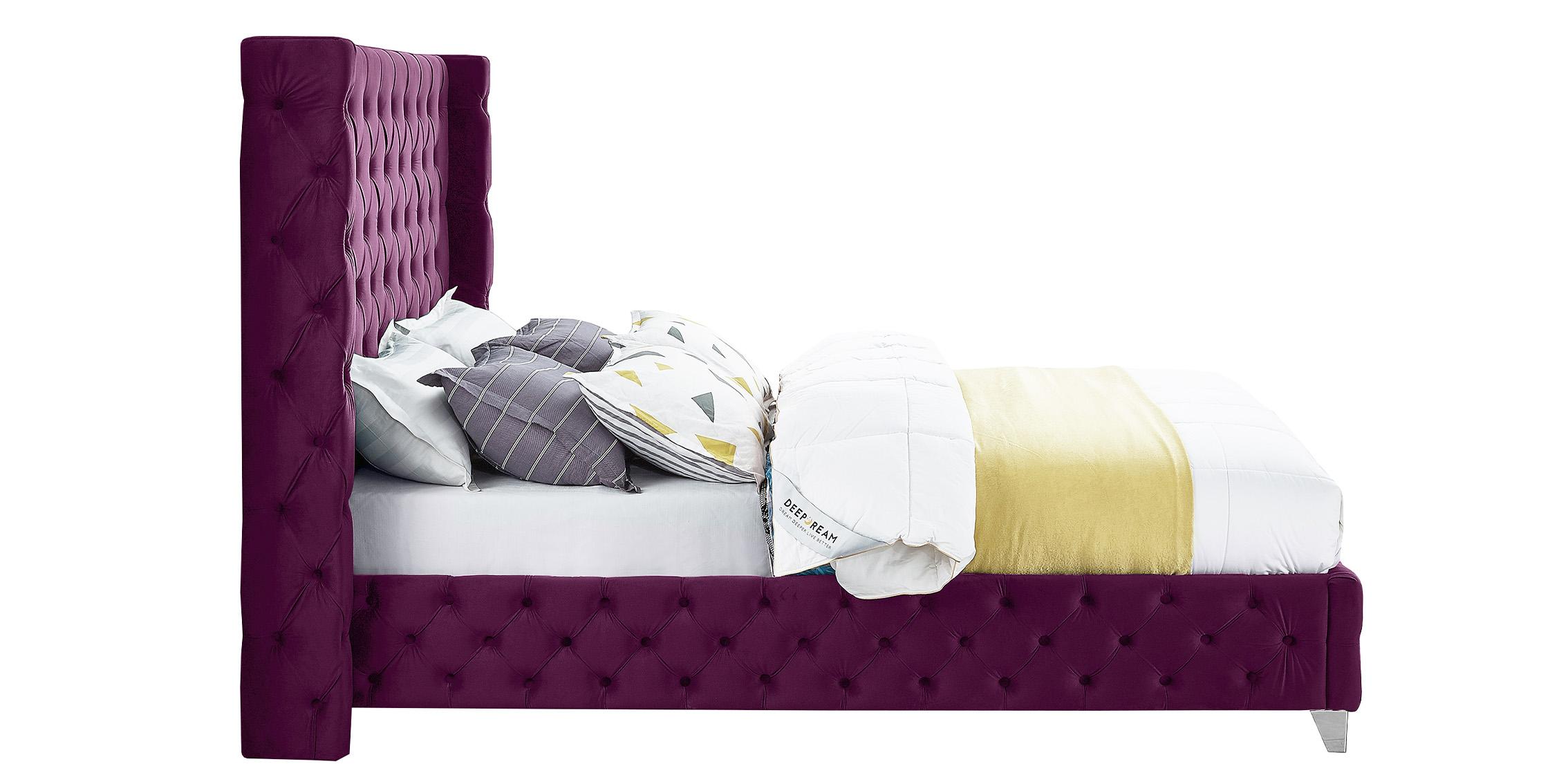 

    
SavanPurple-Q Meridian Furniture Platform Bed
