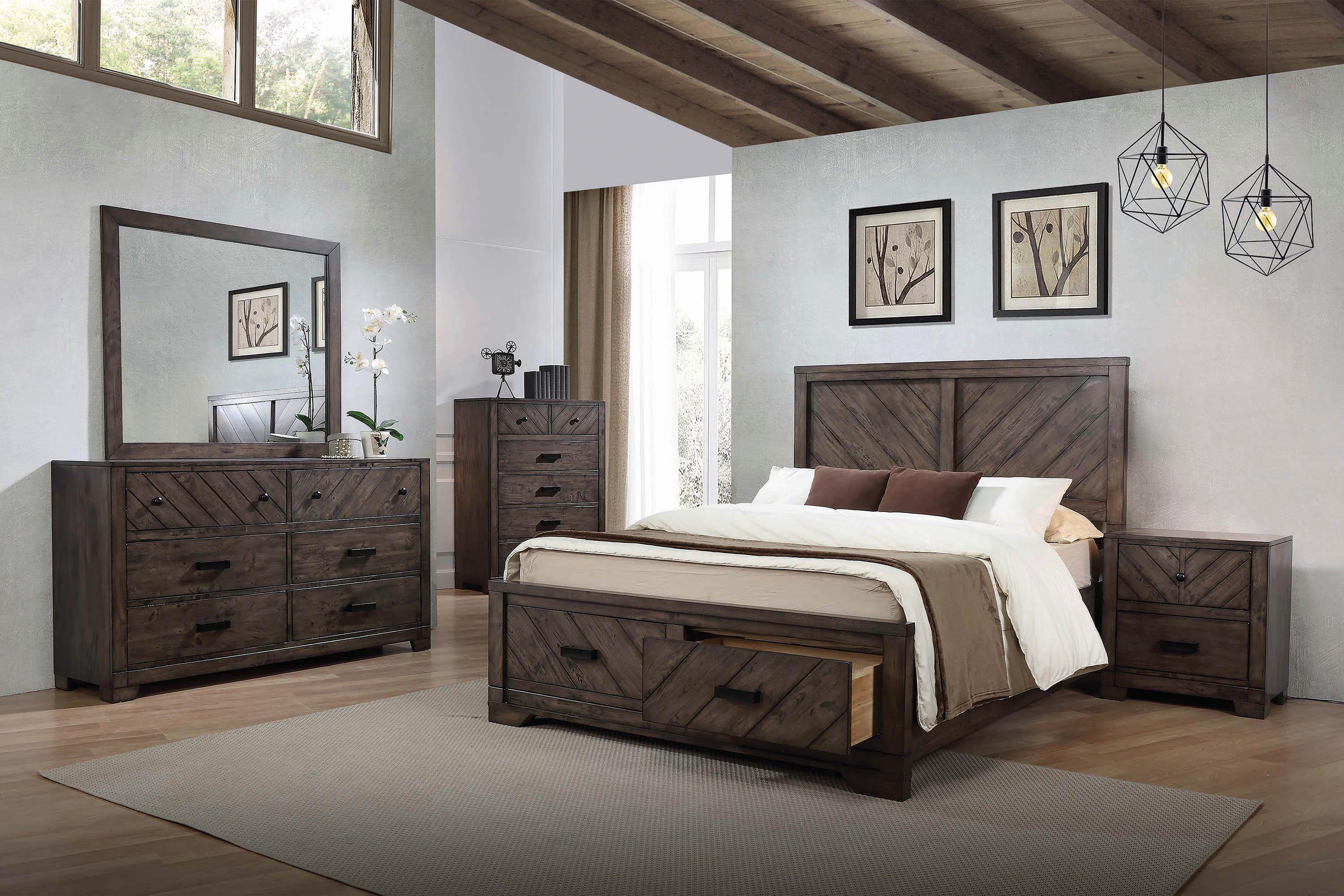

    
Transitional Brown Wood C king bed Lawdale by Coaster
