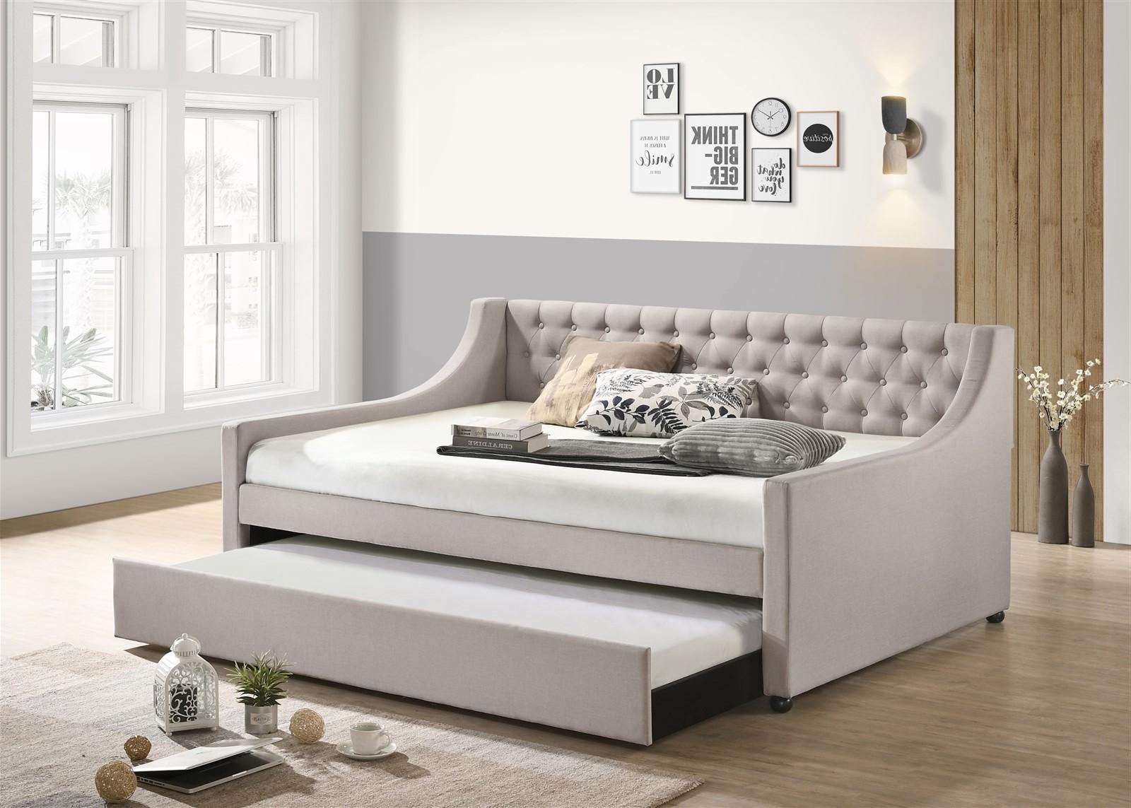

    
Transitional Fog Fabric Daybed w/ Trundle by Acme Lianna 39385
