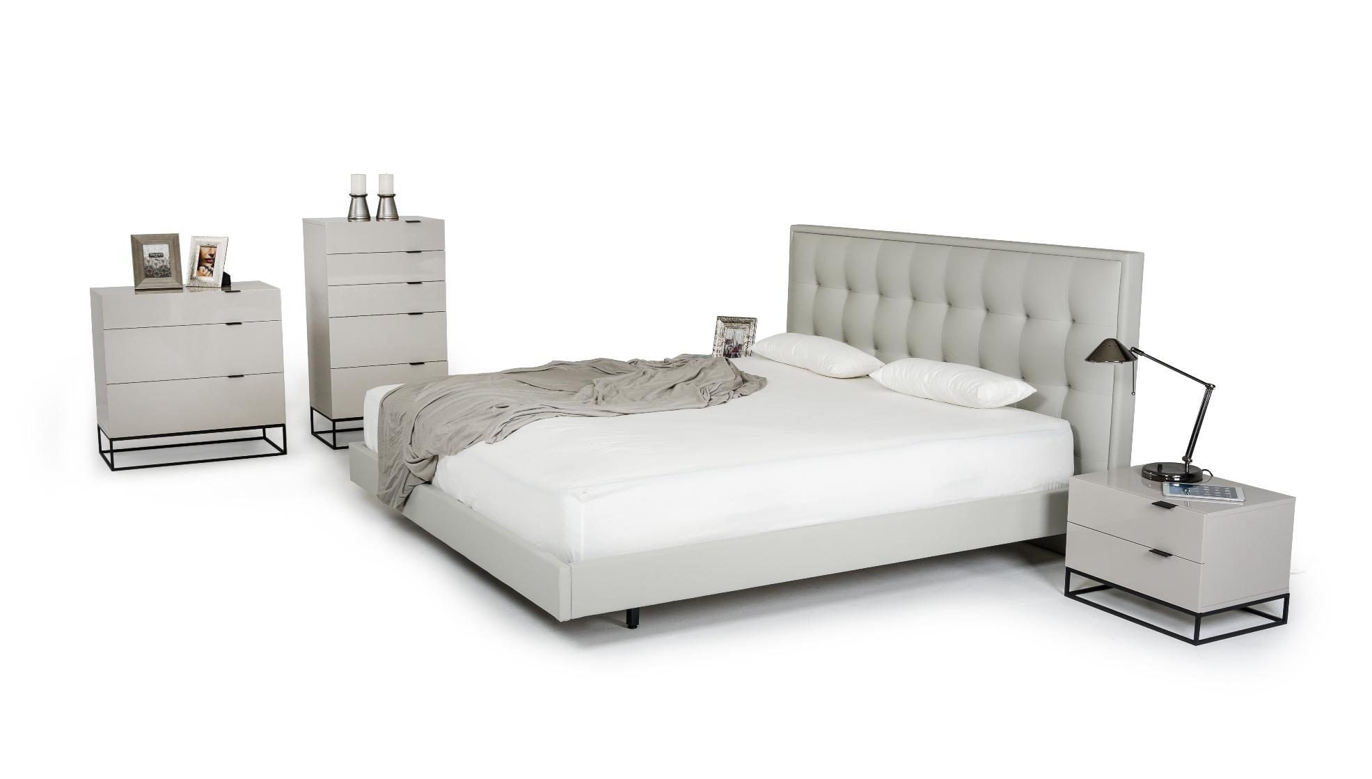 

    
VGCNHERA-BED-EK-Set-3 VIG Modrest Hera Modern Grey Leatherette Tufted Headboard King Bedroom Set 3Pcs
