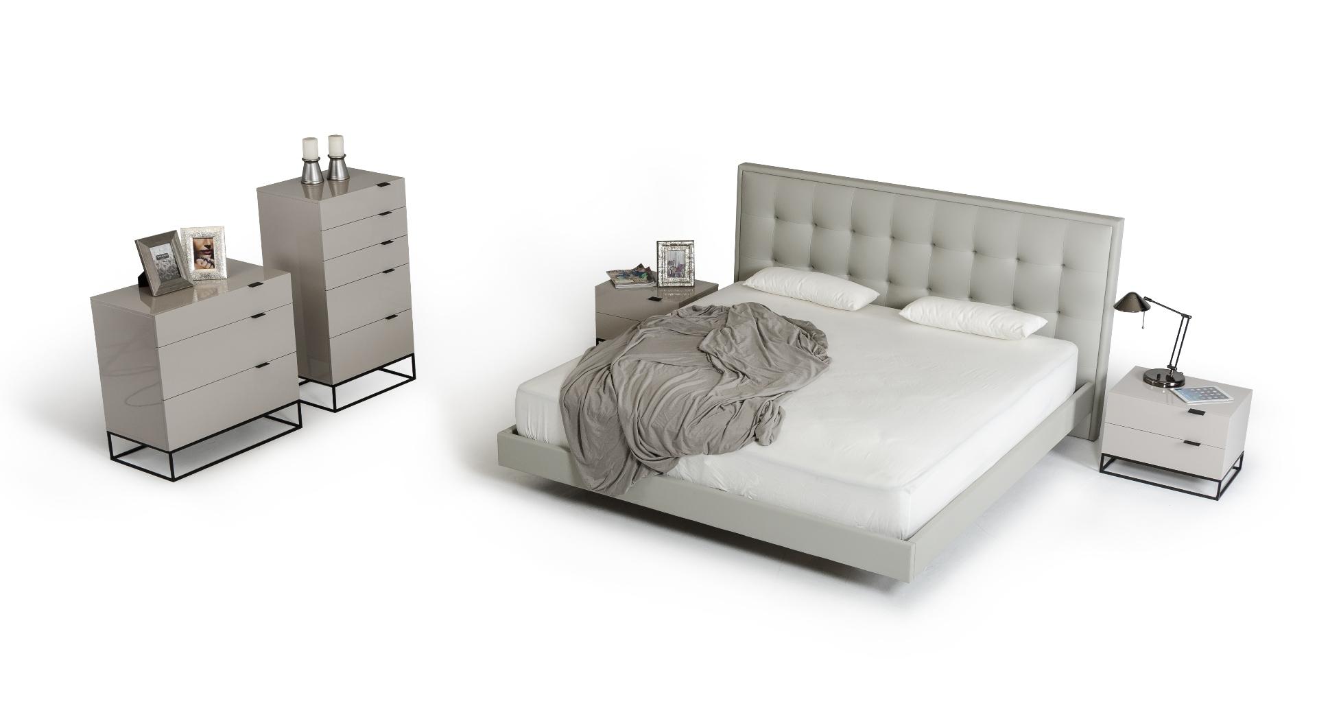

                    
Buy VIG Modrest Hera Modern Grey Leatherette Tufted Headboard King Bedroom Set 3Pcs
