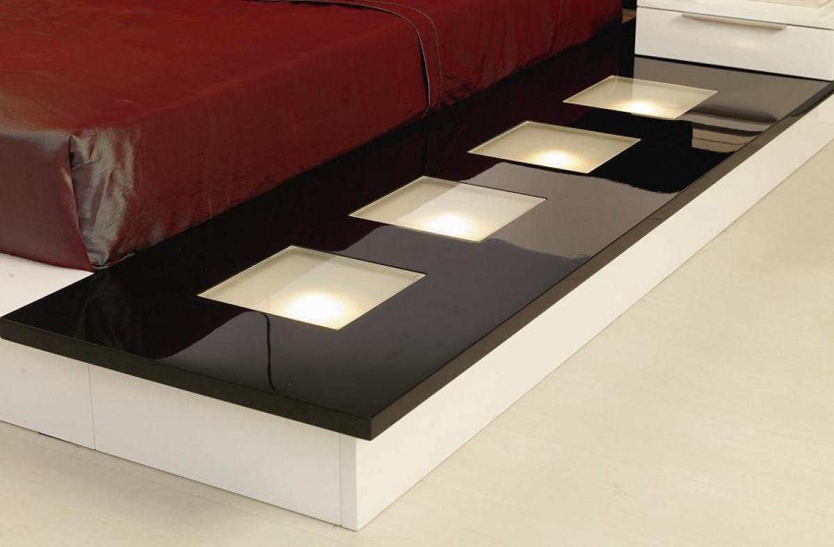 

        
VIG Furniture Modrest Impera Platform Bed White/Black Lacquer 00840729104401
