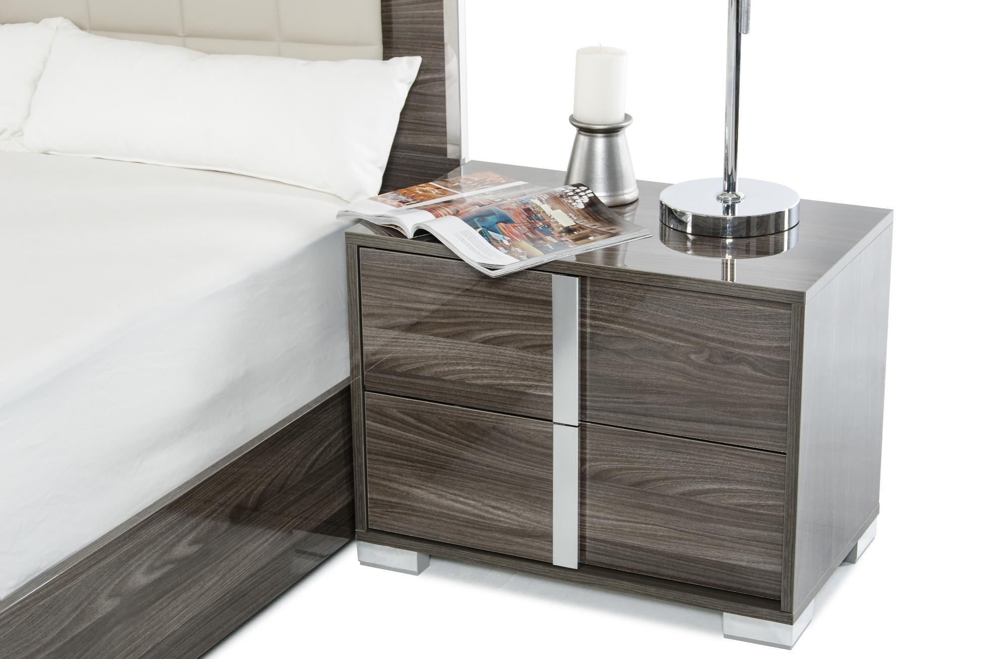

    
VIG Furniture San Marino Panel Bedroom Set Gray VGACSANMARINO-BED-GRY-CK-3pcs
