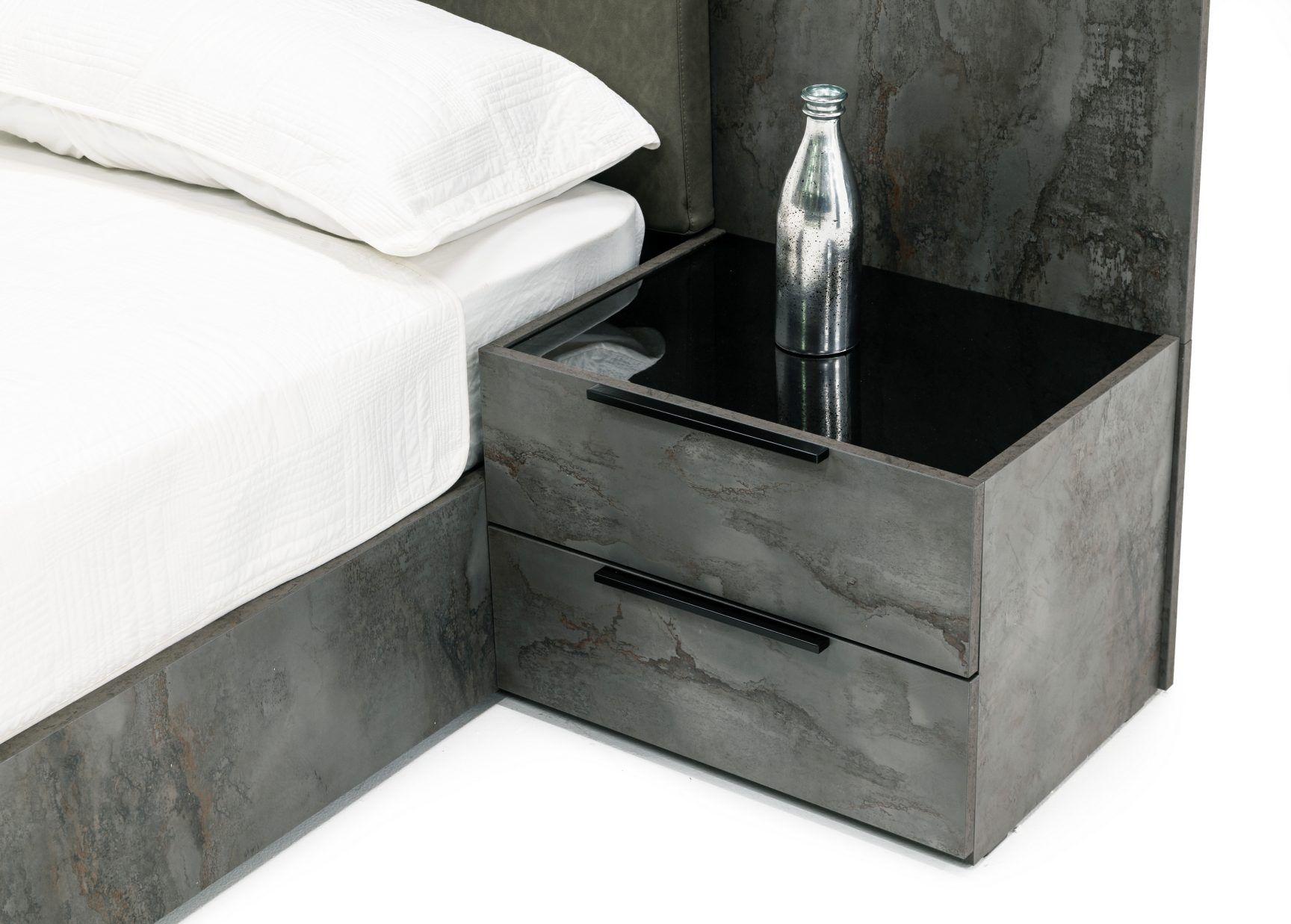 

                    
VIG Furniture VGACFERRARA-BED-2NS-SET Panel Bedroom Set Gray Faux Leather Purchase 
