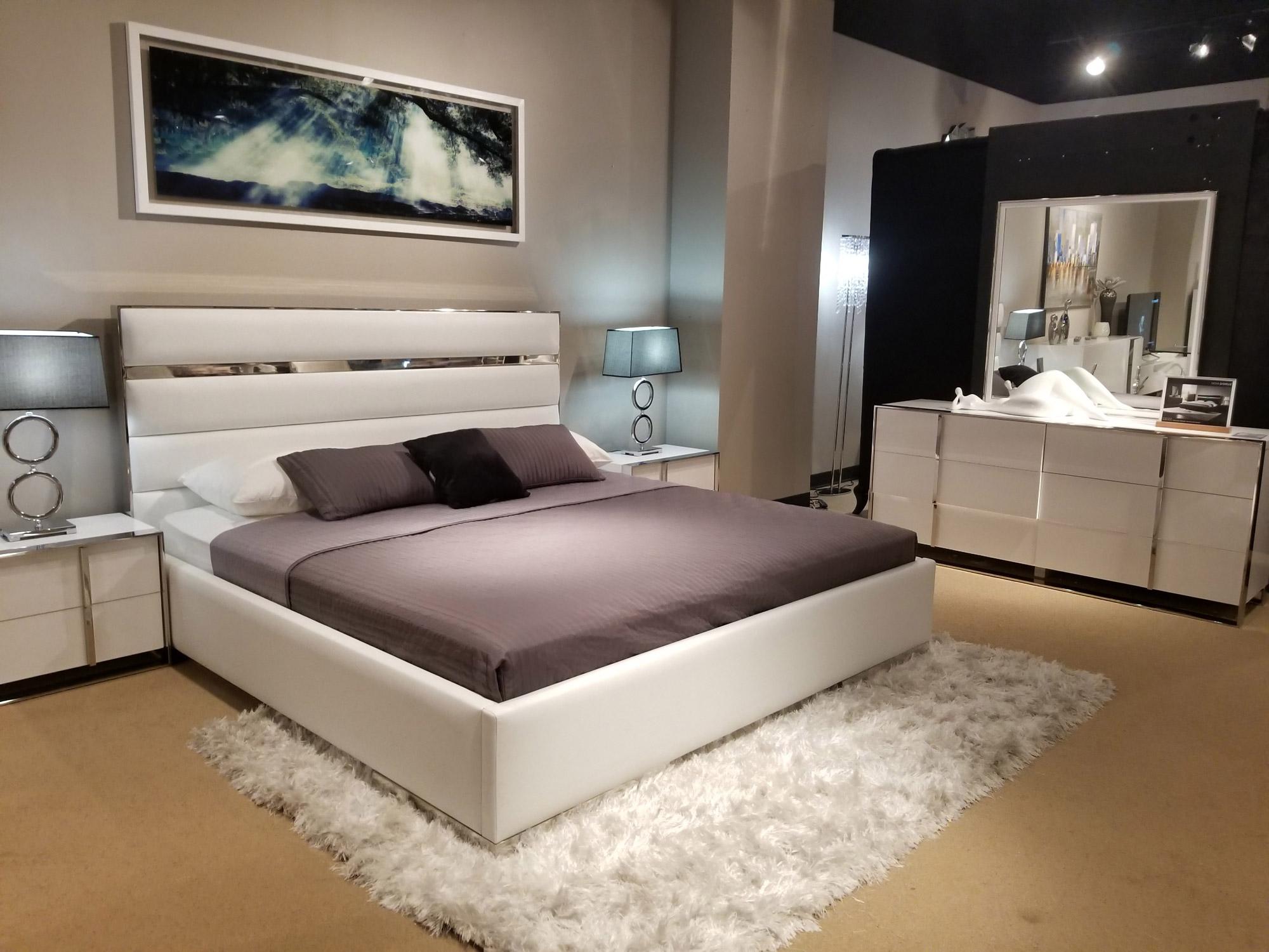 

    
White Eco Leather King Bedroom Set 5Pcs Nova Domus Francois VIG Contemporary
