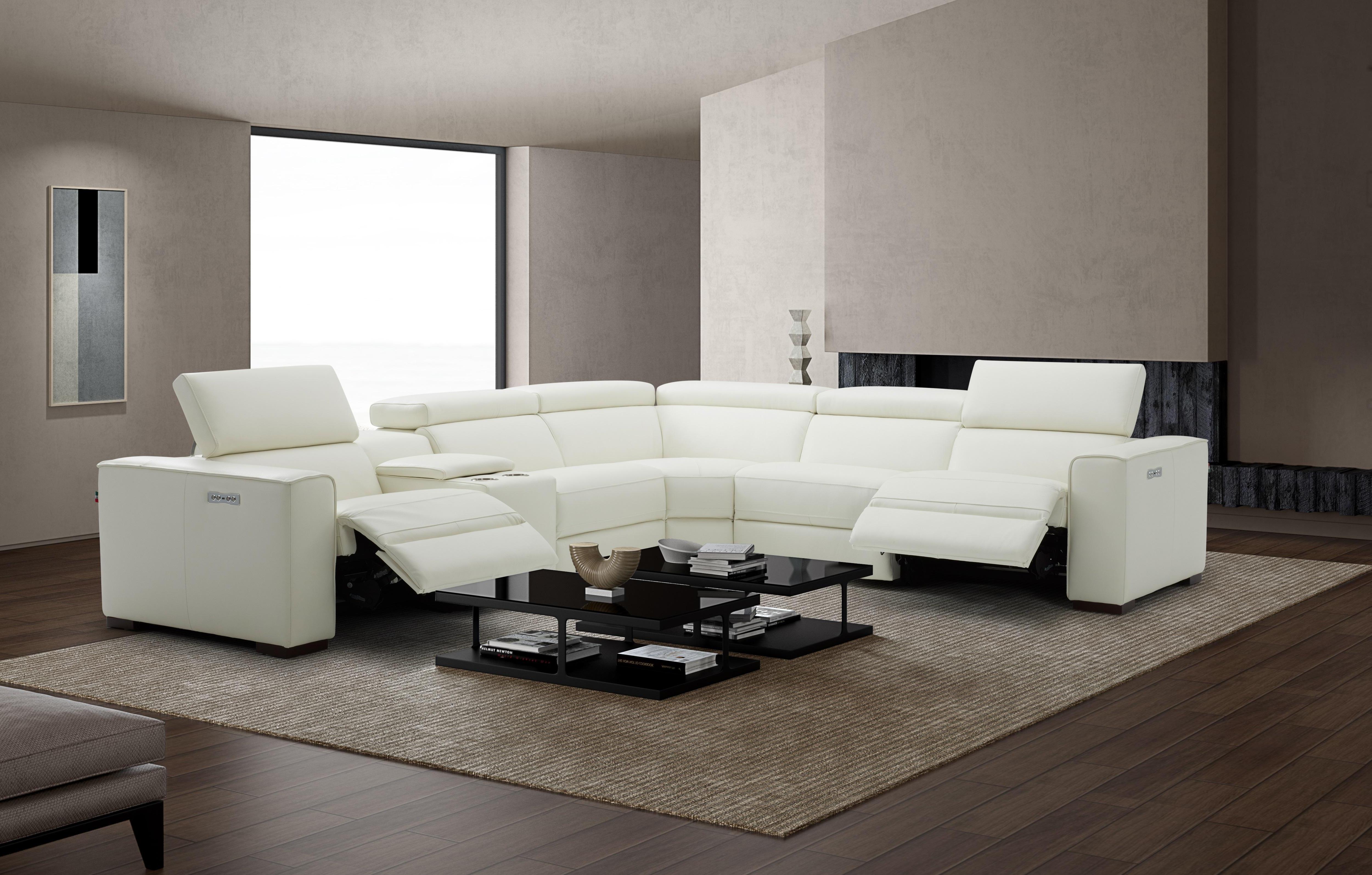 

    
J&M Furniture Picasso Reclining Sectional White SKU18865-W
