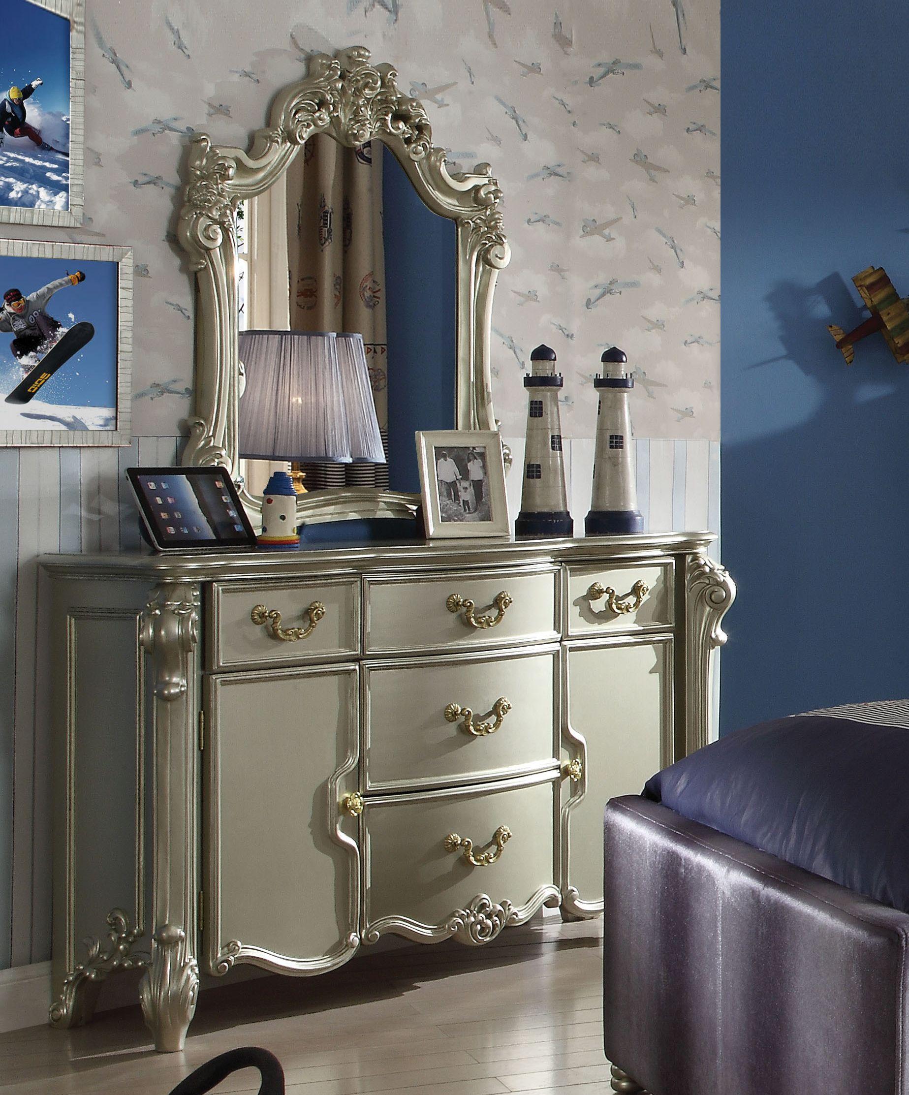 

    
30690Q- Vendome-Set-5 Acme Furniture Panel Bedroom Set
