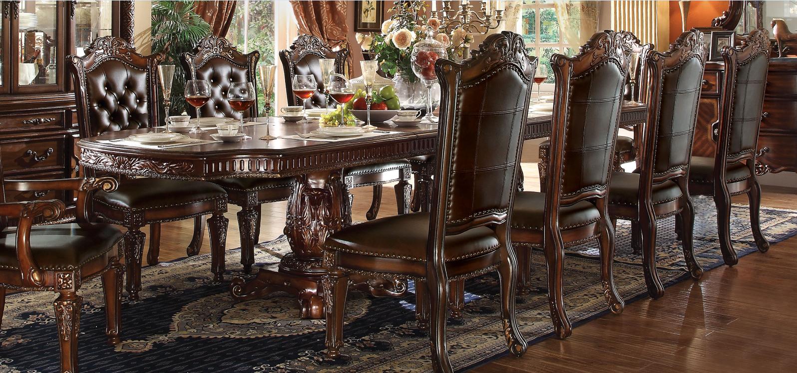 

    
0084041262000362000  Vendome Dining Table
