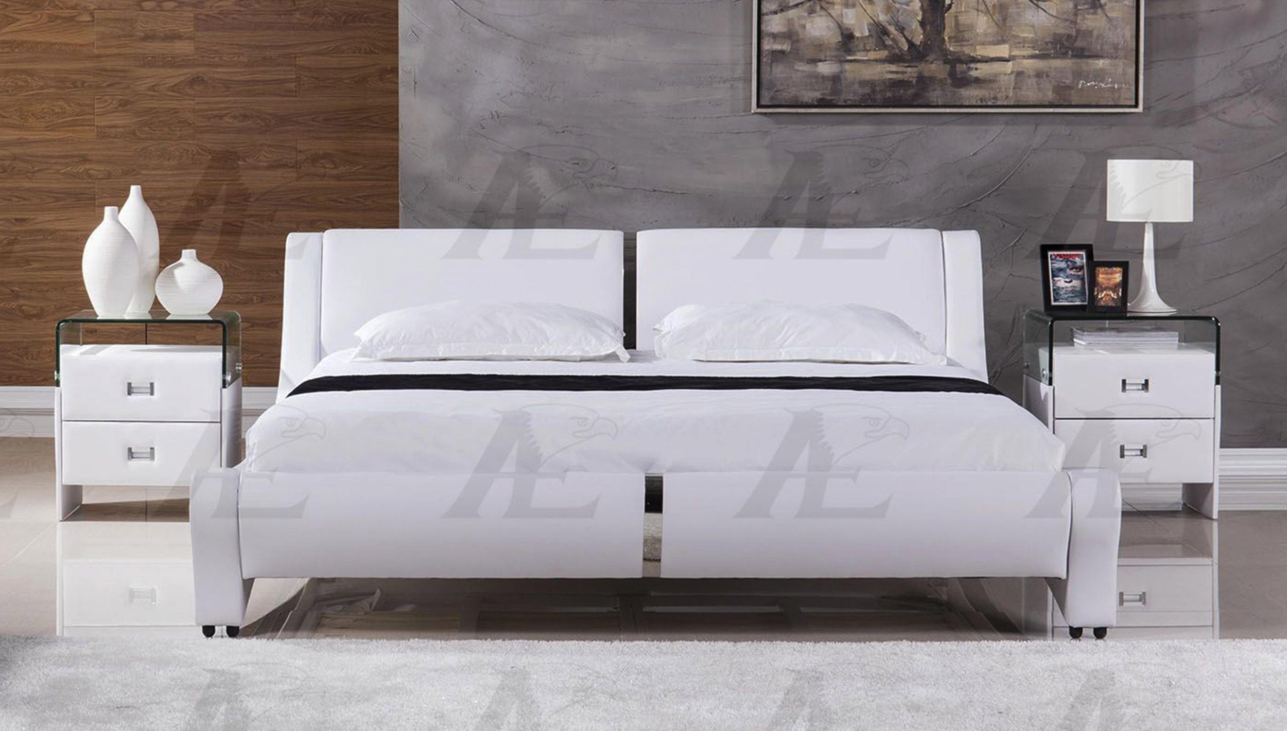 

                    
American Eagle Furniture AE B-D039-EK Platform Bed White PU Purchase 

