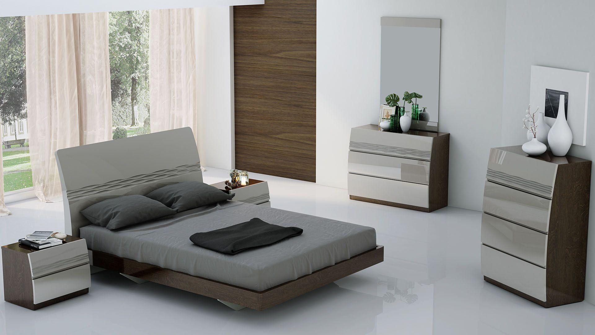 

                    
American Eagle Furniture B-P102-EK Platform Bed Light Gray/Brown  Purchase 
