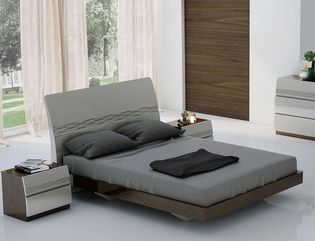 

    
American Eagle Furniture B-P102-EK Platform Bedroom Set Light Gray/Brown B-P102-EK Set-4
