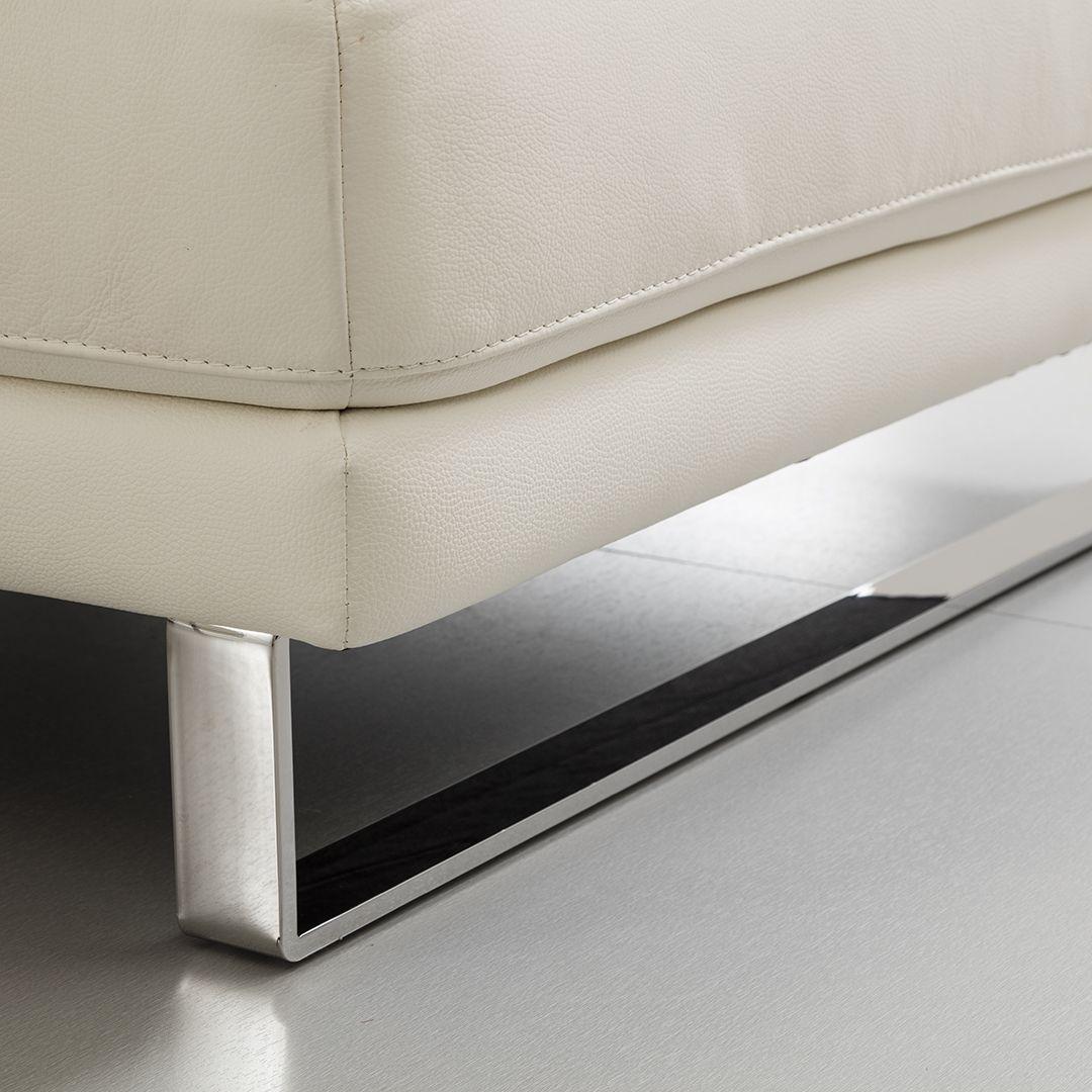 

    
White Italian Leather Sectional Sofa RIGHT EK-L025-W American Eagle Modern
