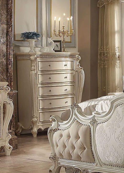 Classic, Traditional Bachelor Chest Picardy-26886 Picardy-26886 in Pearl, Antique 